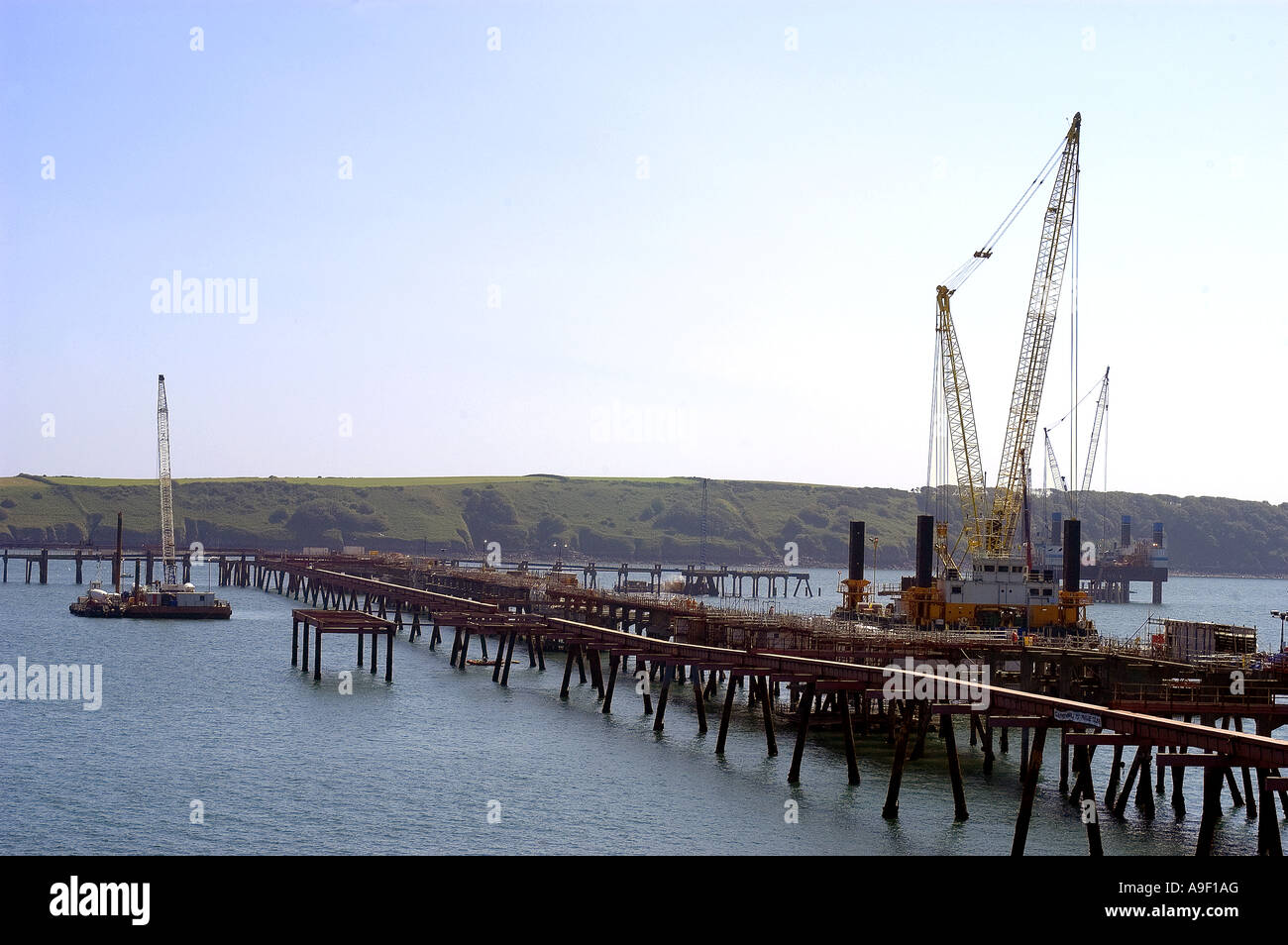 South hook lng terminal hires stock photography and images Alamy