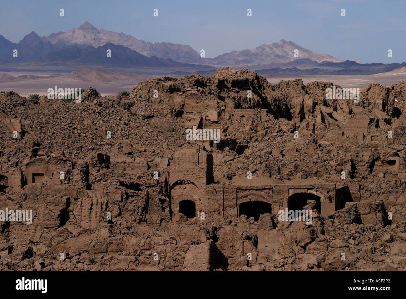 Partial view of the old citadel (Arg e Bam) in city of Bam, Iran, November 2004. Stock Photo