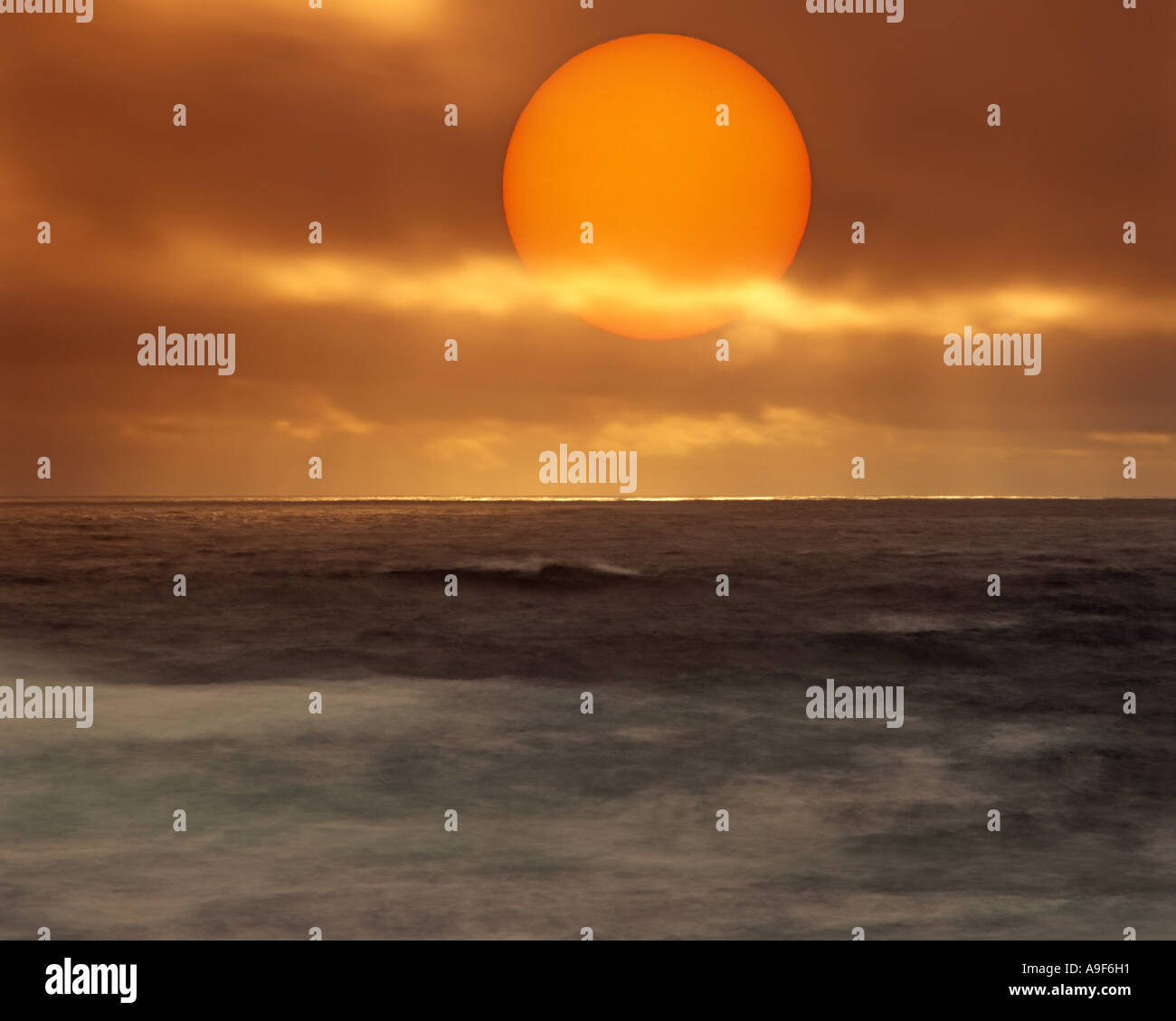 IE -  CO. KERRY:  Atlantic sunset at Ballyferriter Bay Stock Photo