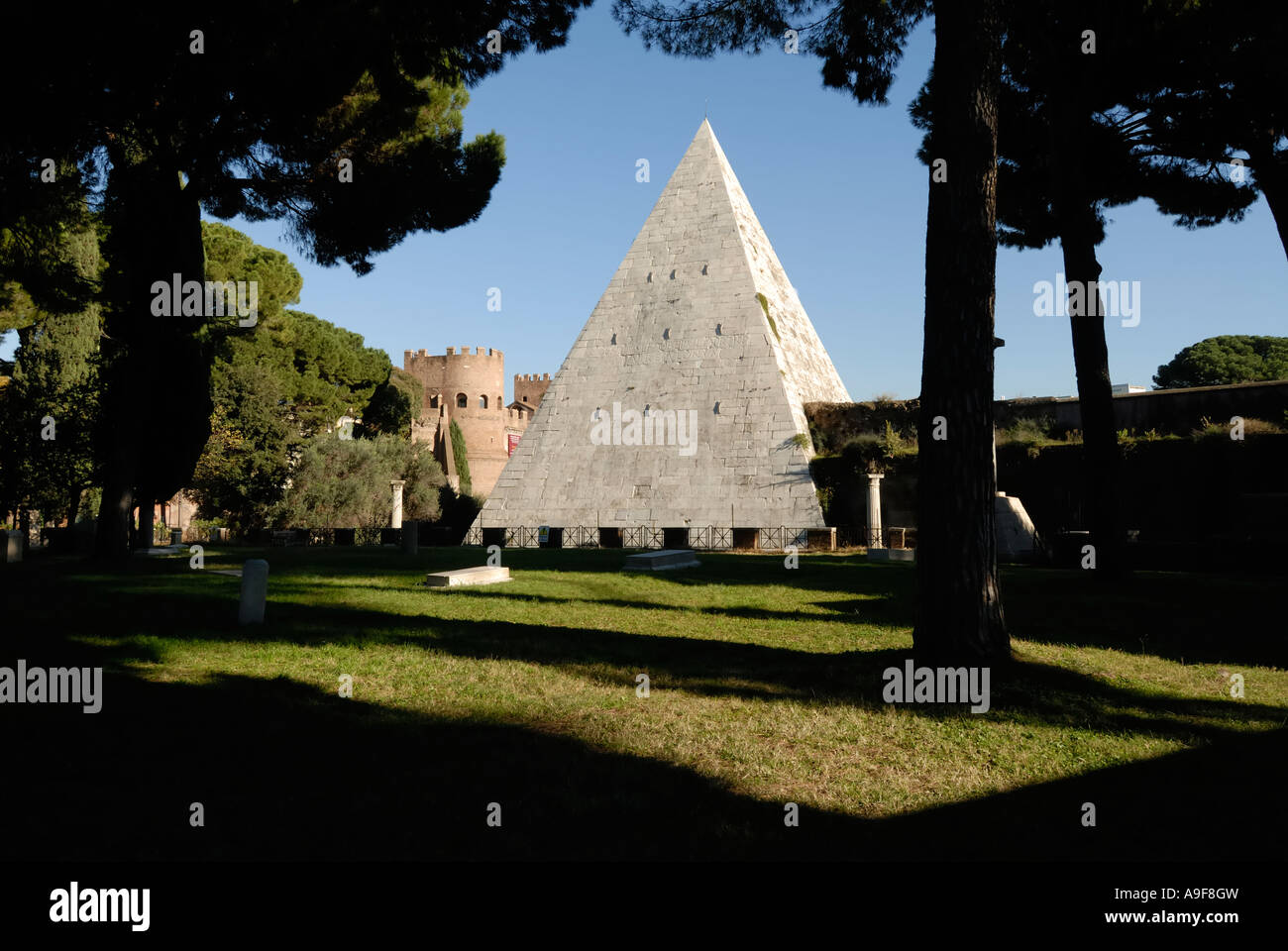 Rome Italy Piramide di Cestio The white memorial pyramid of Caius Cestius set in the Aurelian Wall Stock Photo