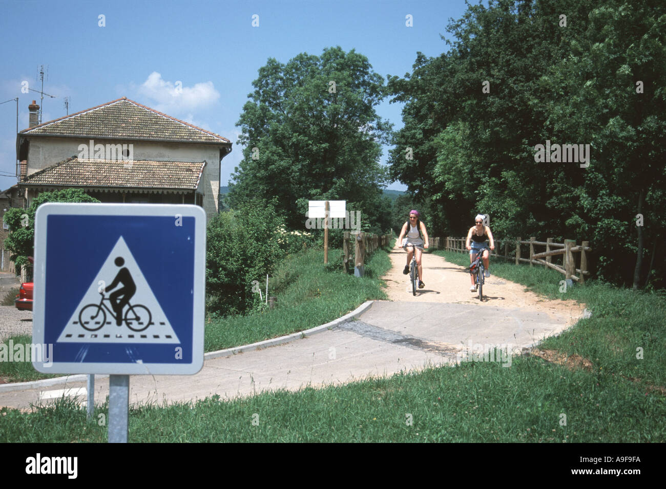 Cyclists on the Voie Verte near Cluny Stock Photo