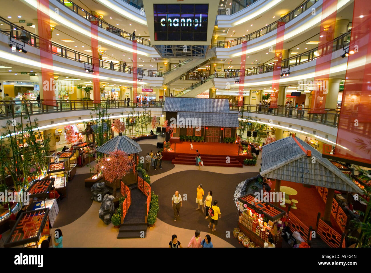 Chinese New Year celebrations in One Utama shopping centre ...