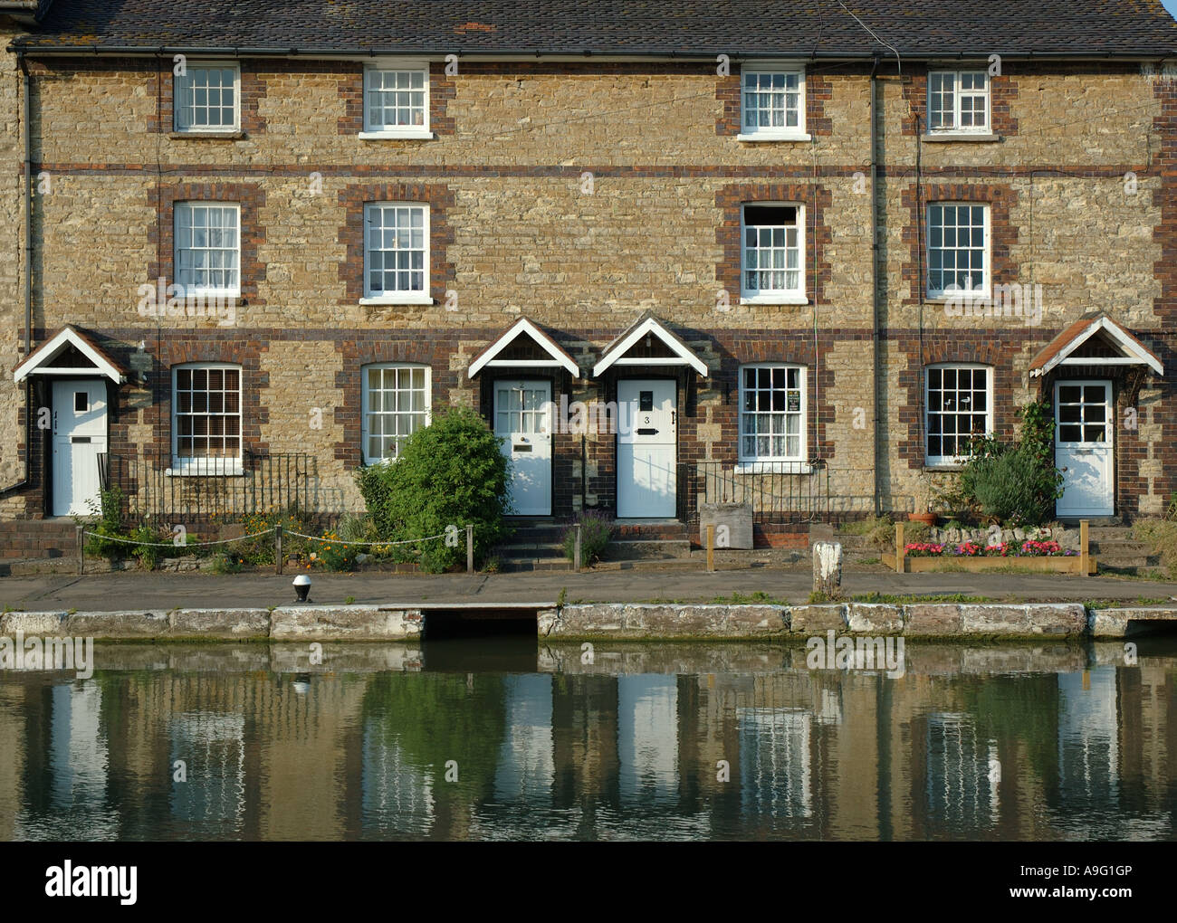 UK, England, Northamptonshire, Stoke Bruerne, threestorey stone house