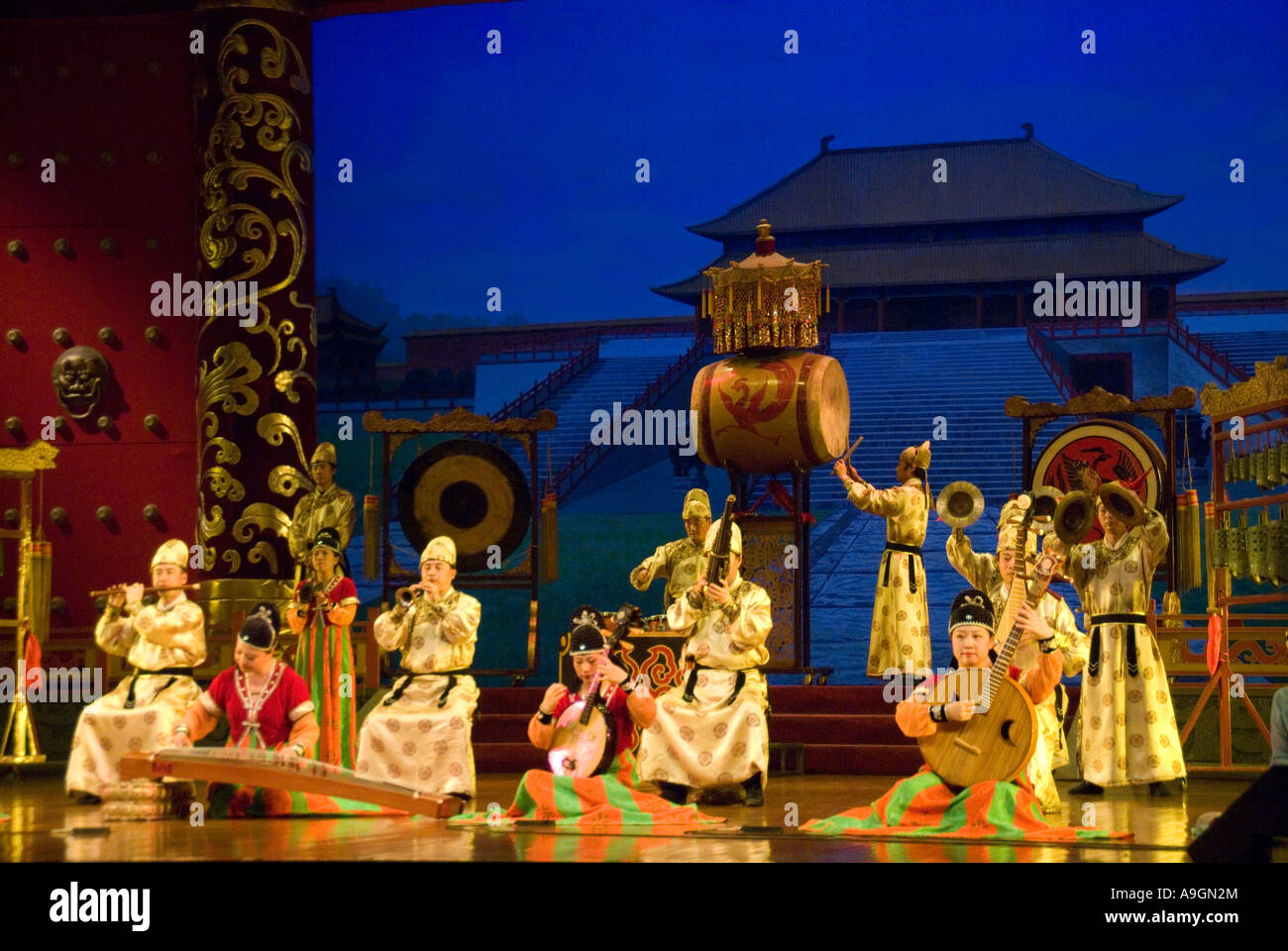 Musicians on stage at Tang dynasty performance of The Silk Road in Xi'an, China Stock Photo