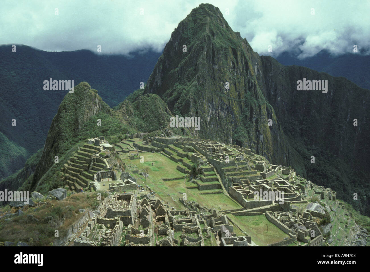 View machu picchu hi-res stock photography and images - Alamy
