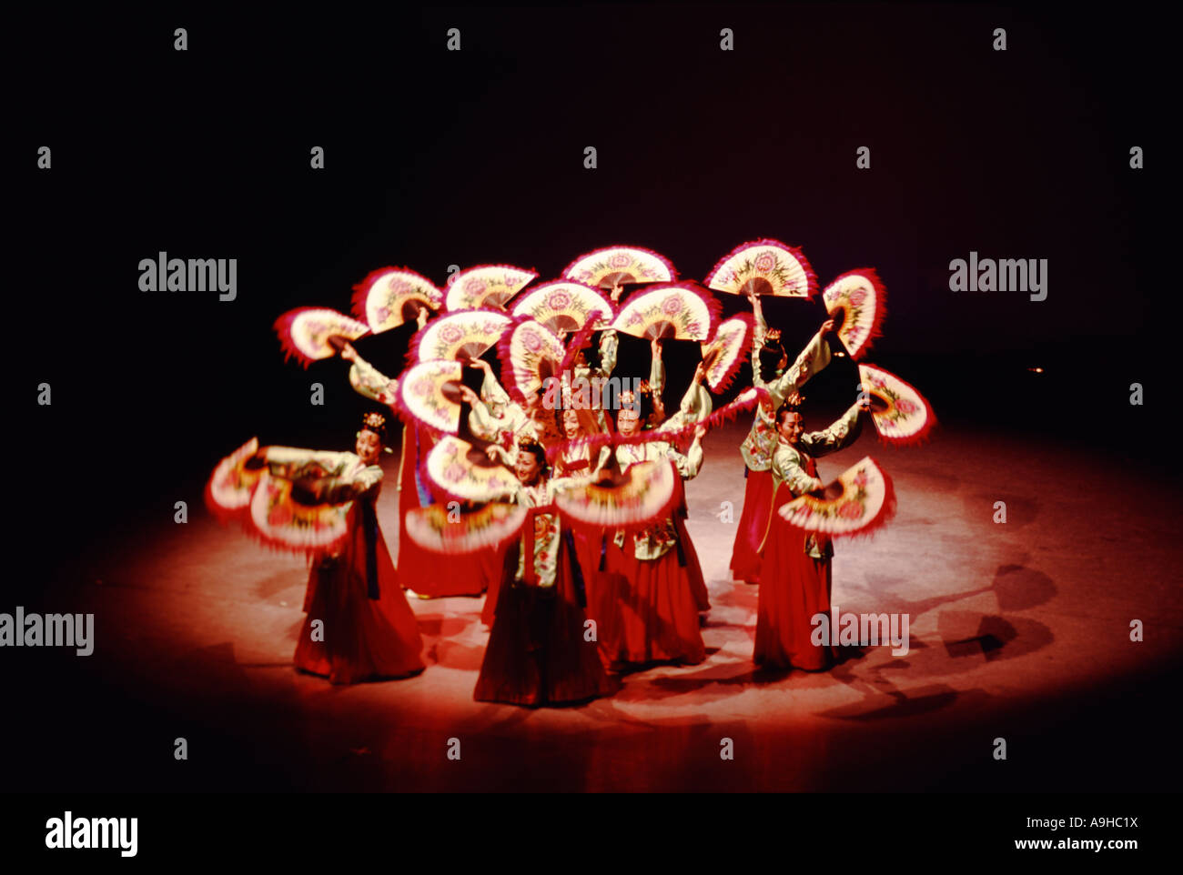 Korean Fan Dance Stock Photo Alamy