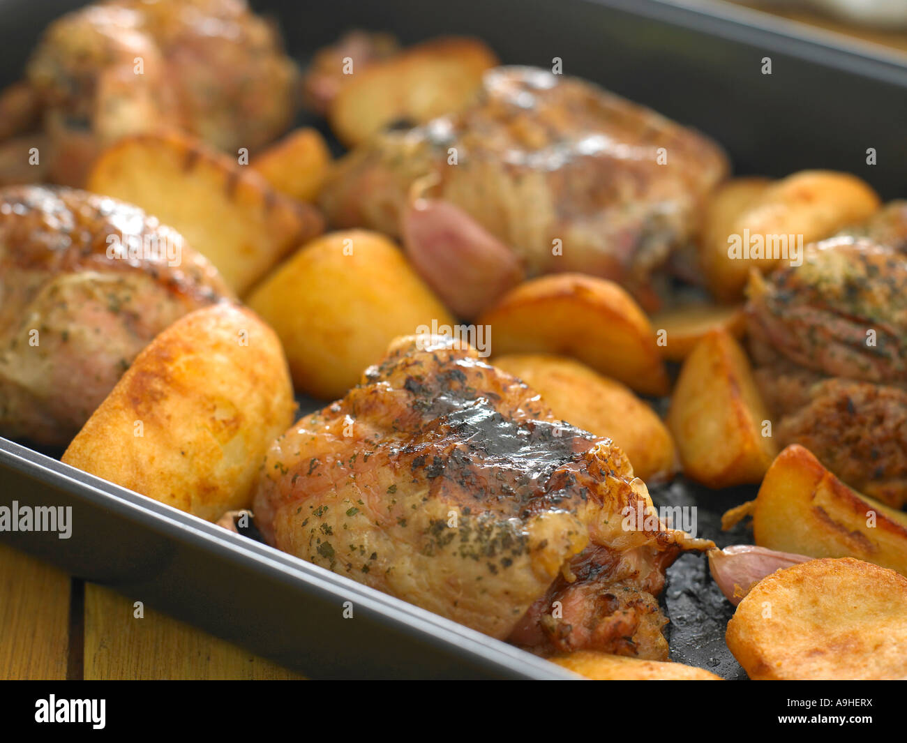 close up of roast chicken in roasting tin Stock Photo Alamy