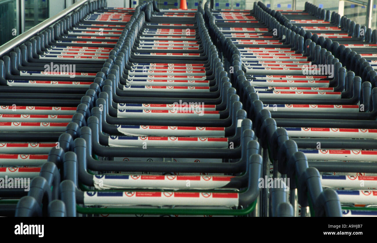 Airport luggage trolleys hires stock photography and images Alamy