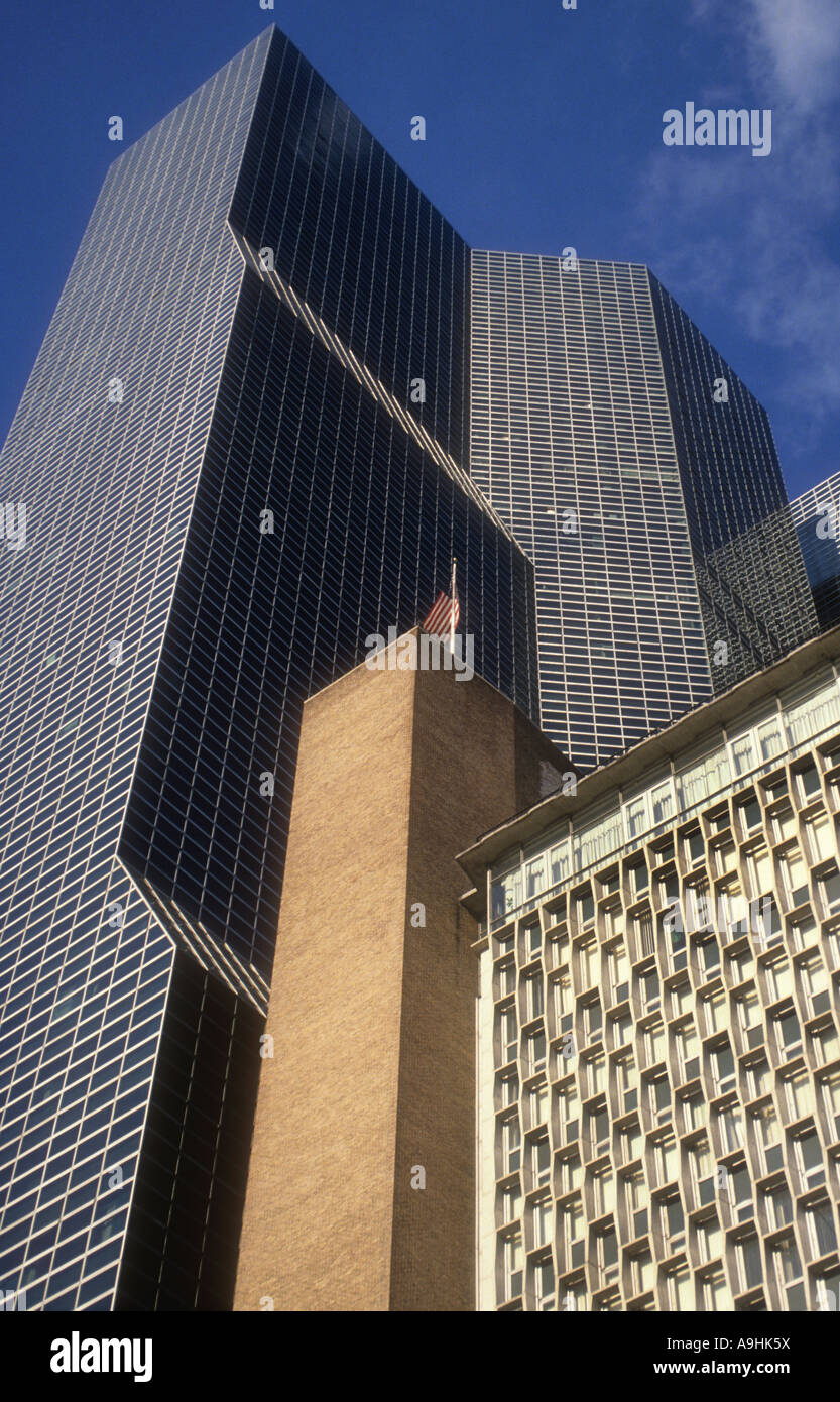 Manhattan skyscrapers on the day hi-res stock photography and images ...