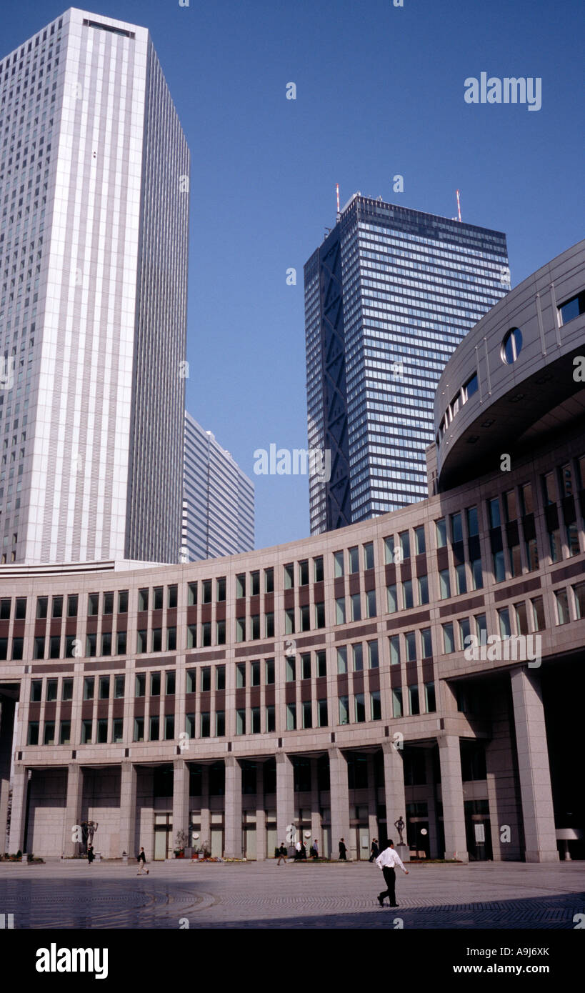 Metropolitan Government Plaza and Sumitomo Mitsui office tower in Shinjuku, central Tokyo. Stock Photo