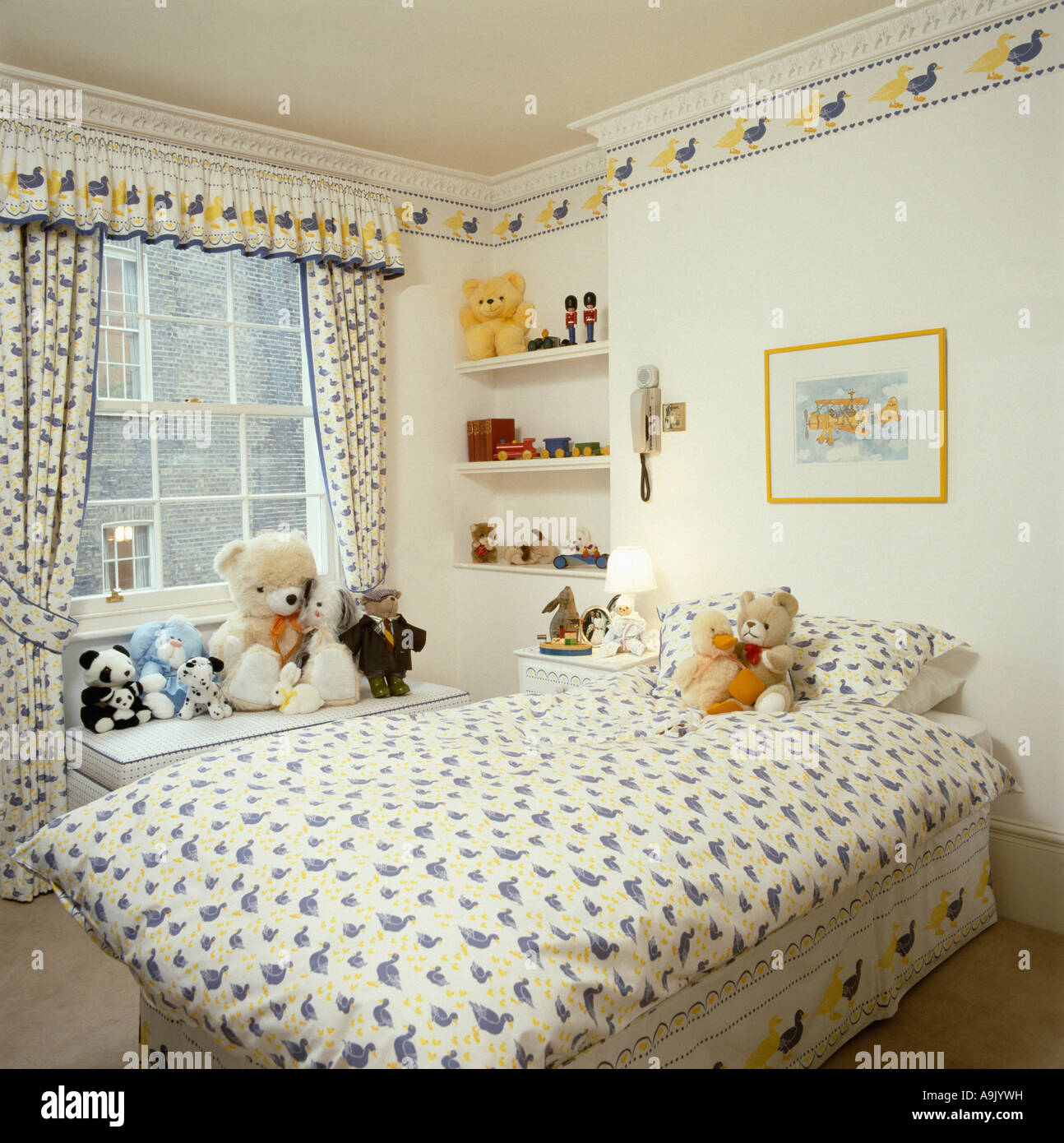 Duck patterned frieze on wall in children's bedroom with duck patterned