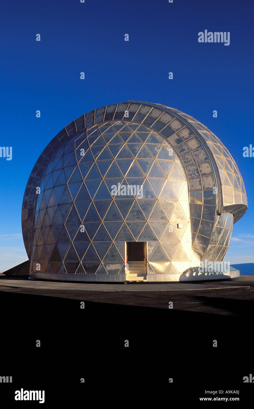 The Caltech Submillimeter Observatory on the summit of Mauna Kea at 13 800 feet The Big Island Hawaii Stock Photo