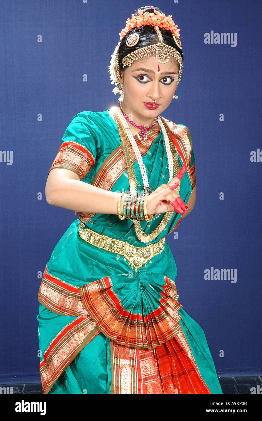 Bharata Natyam, Bharatnatyam, Indian classical dance, woman dancing