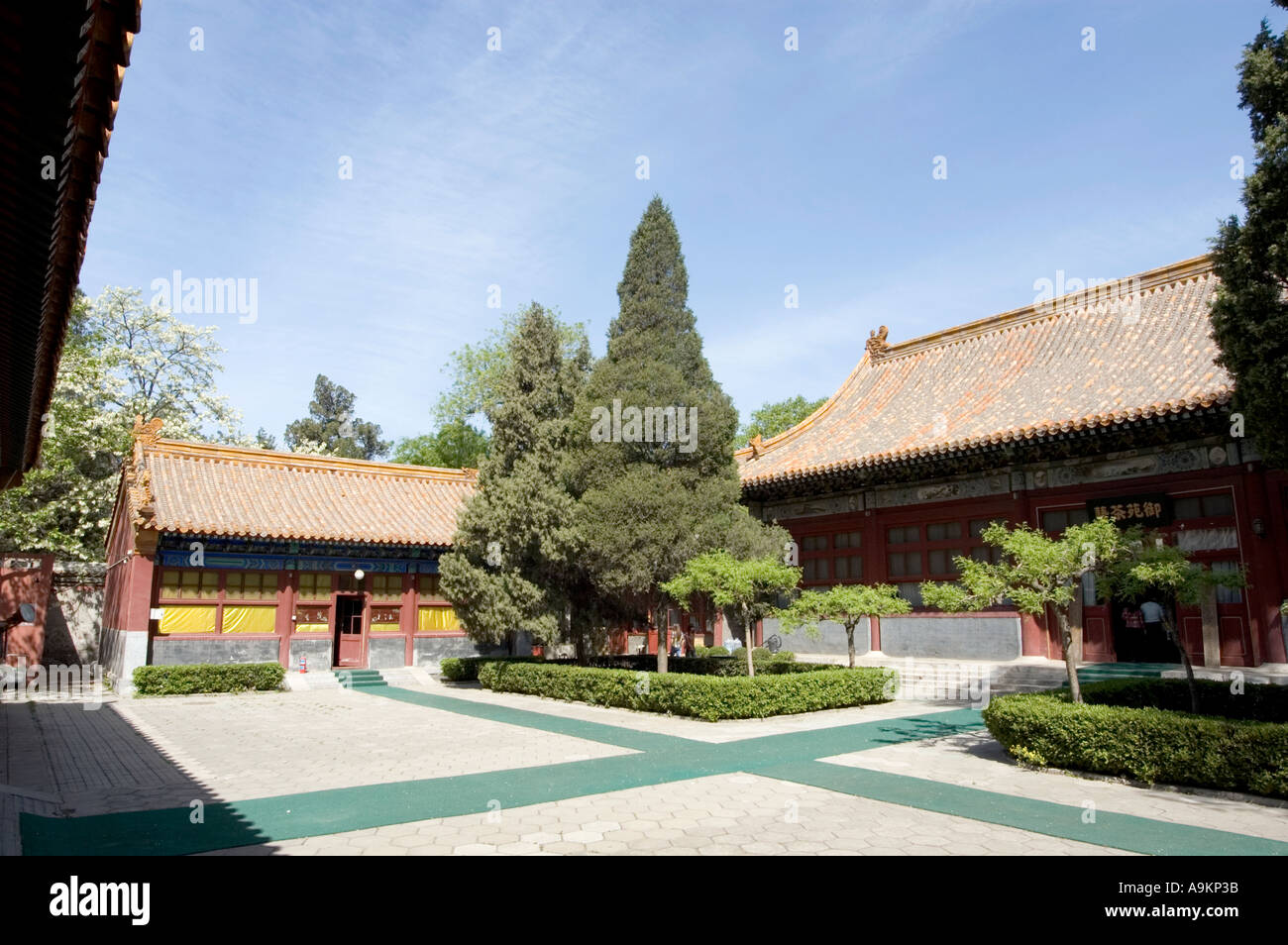 TRADITIONAL CHINESE TEA HOUSE IN WALLED GARDEN JINGSHAN PARK DONCHENG