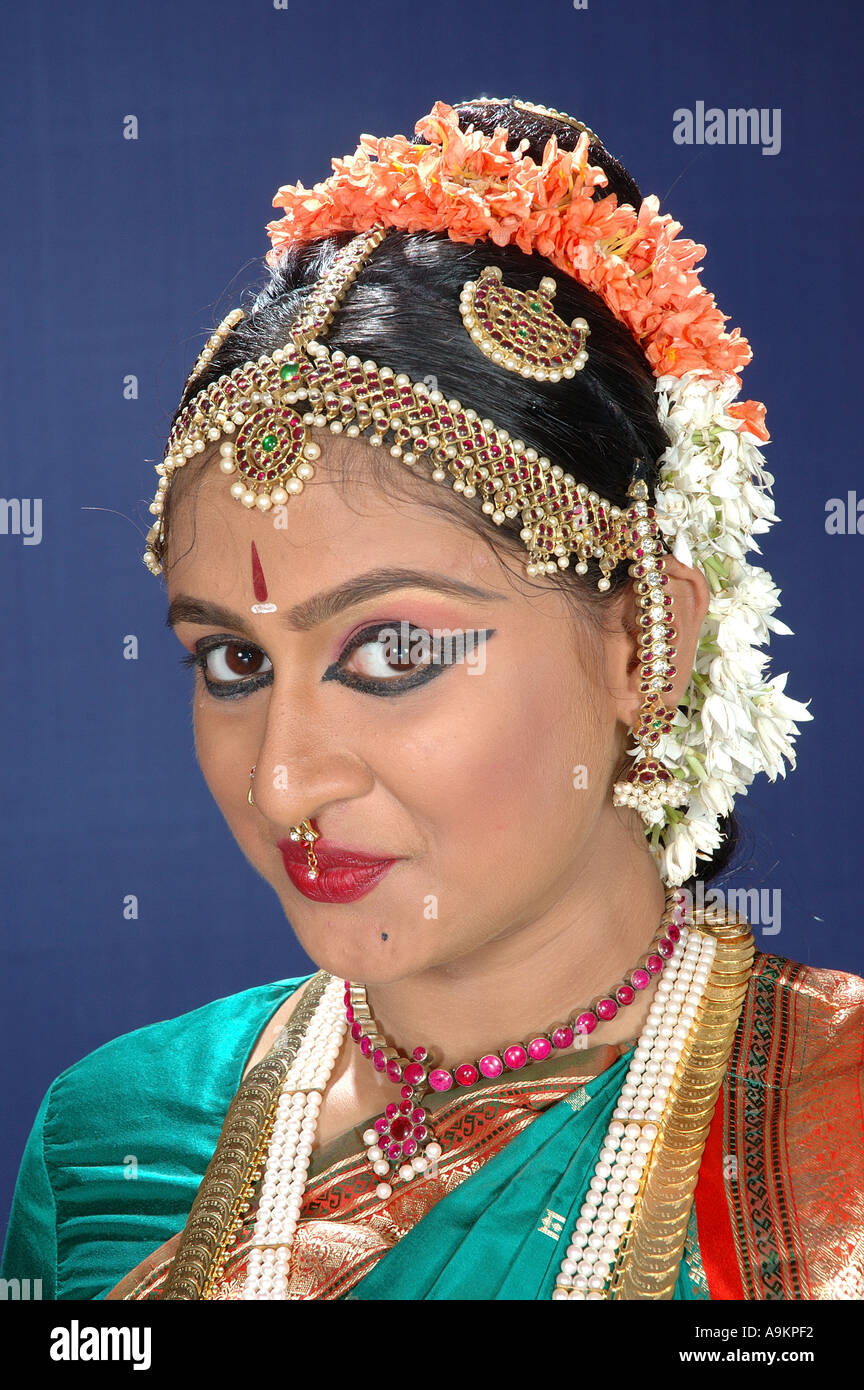 Bharata Natyam, Bharatnatyam, Indian classical dance, woman dancing