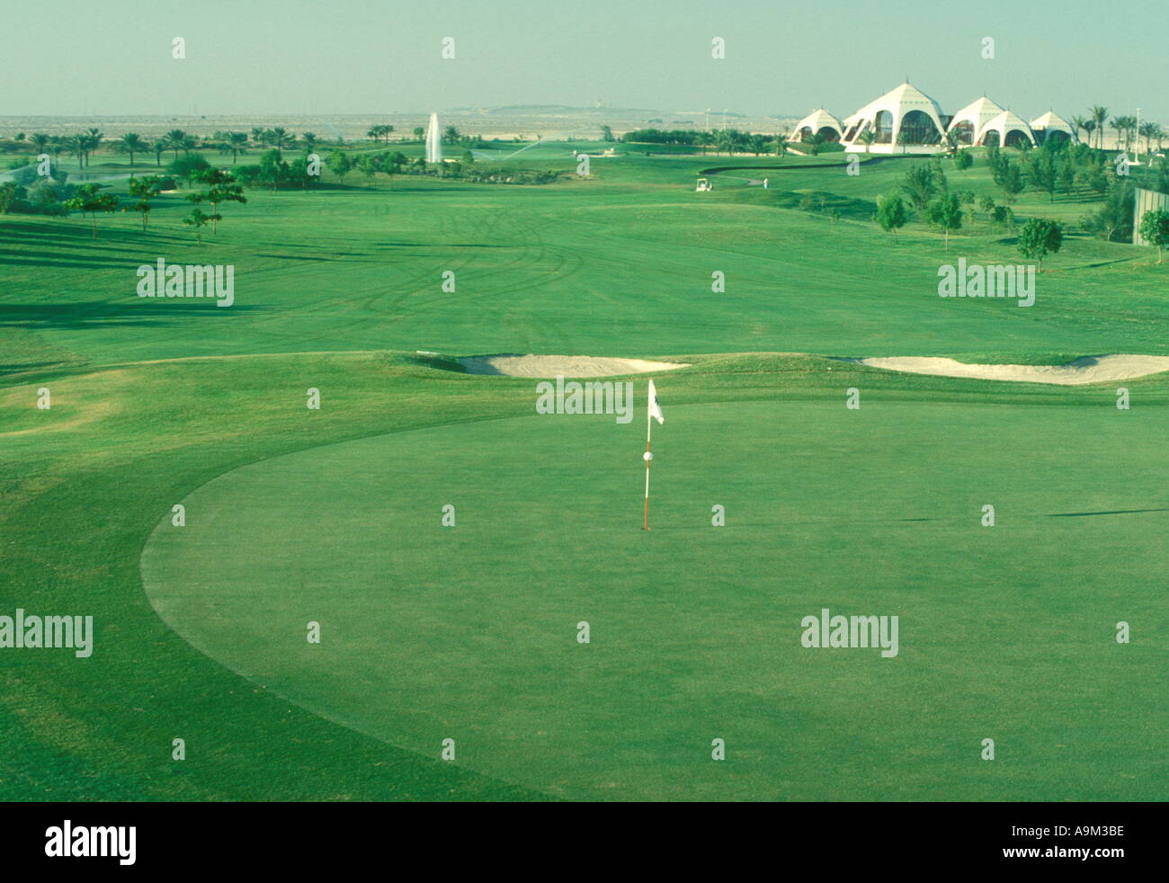 Emirates Golf Club Dubai 1st Hole Stock Photo Alamy