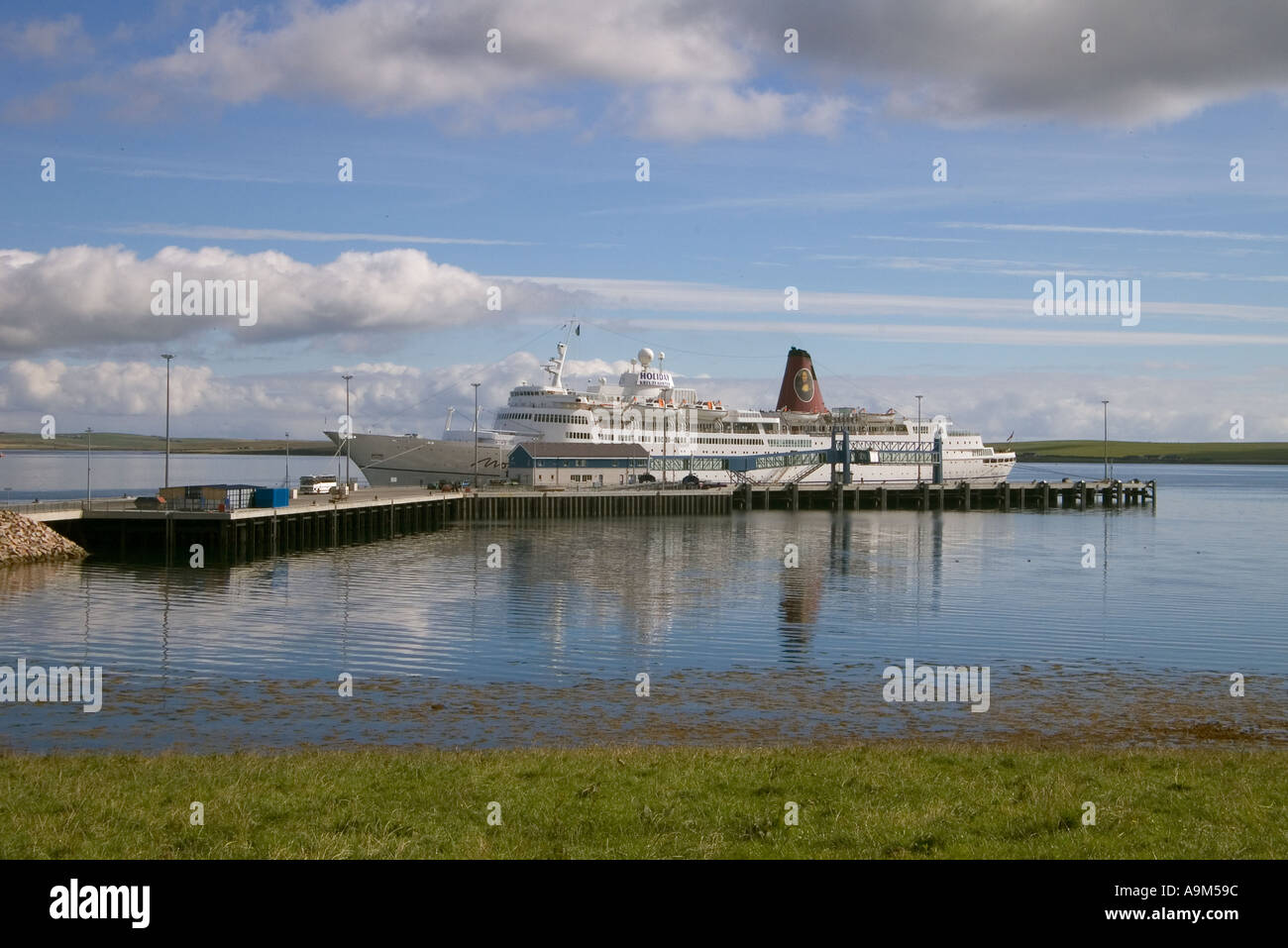 dh Hatston terminal KIRKWALL ORKNEY Passenger liner Mona Lisa berth quayside pier Stock Photo