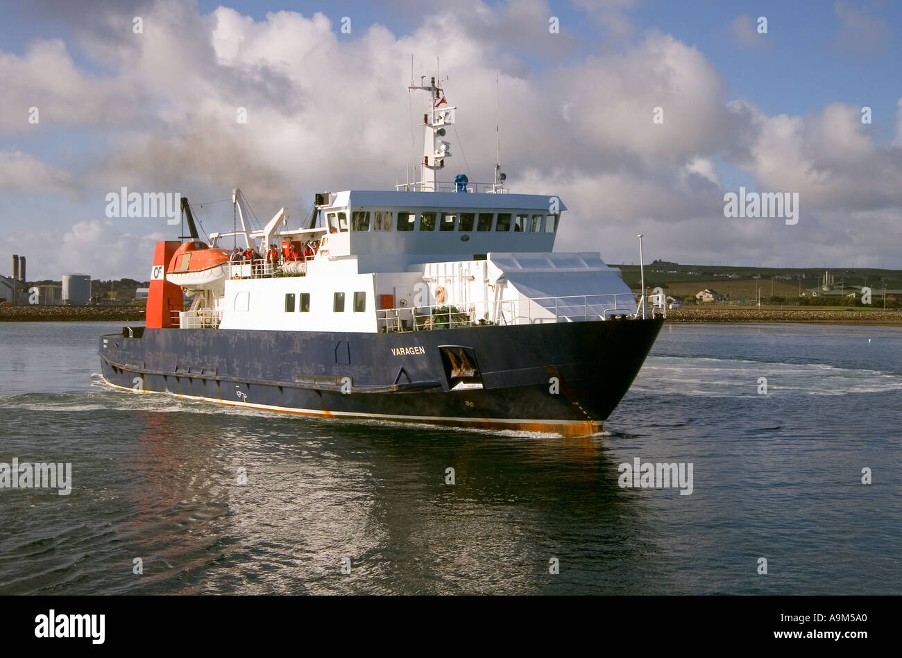 dh Varagen ORKNEY FERRIES UK Northern Isles ferry departing Kirkwall Stock Photo