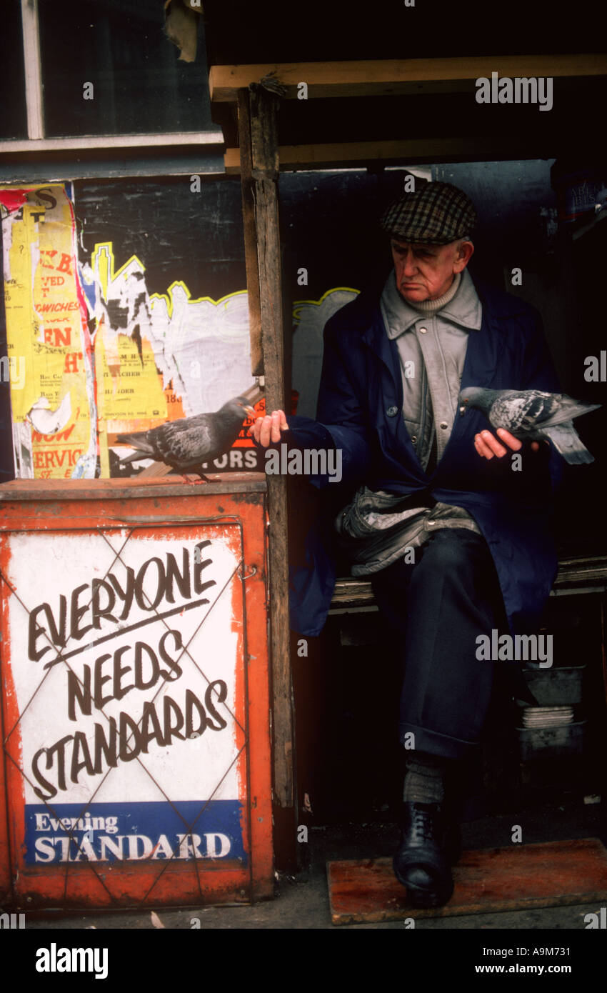 UK London City Evening Standard Newspaper vendor SB Stock Photo