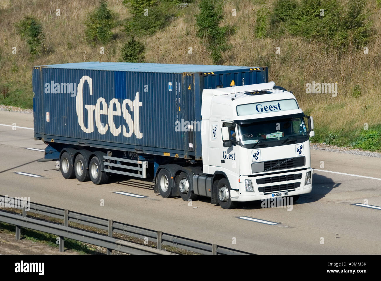 Geest container on articulated trailer & lorry Stock Photo Alamy