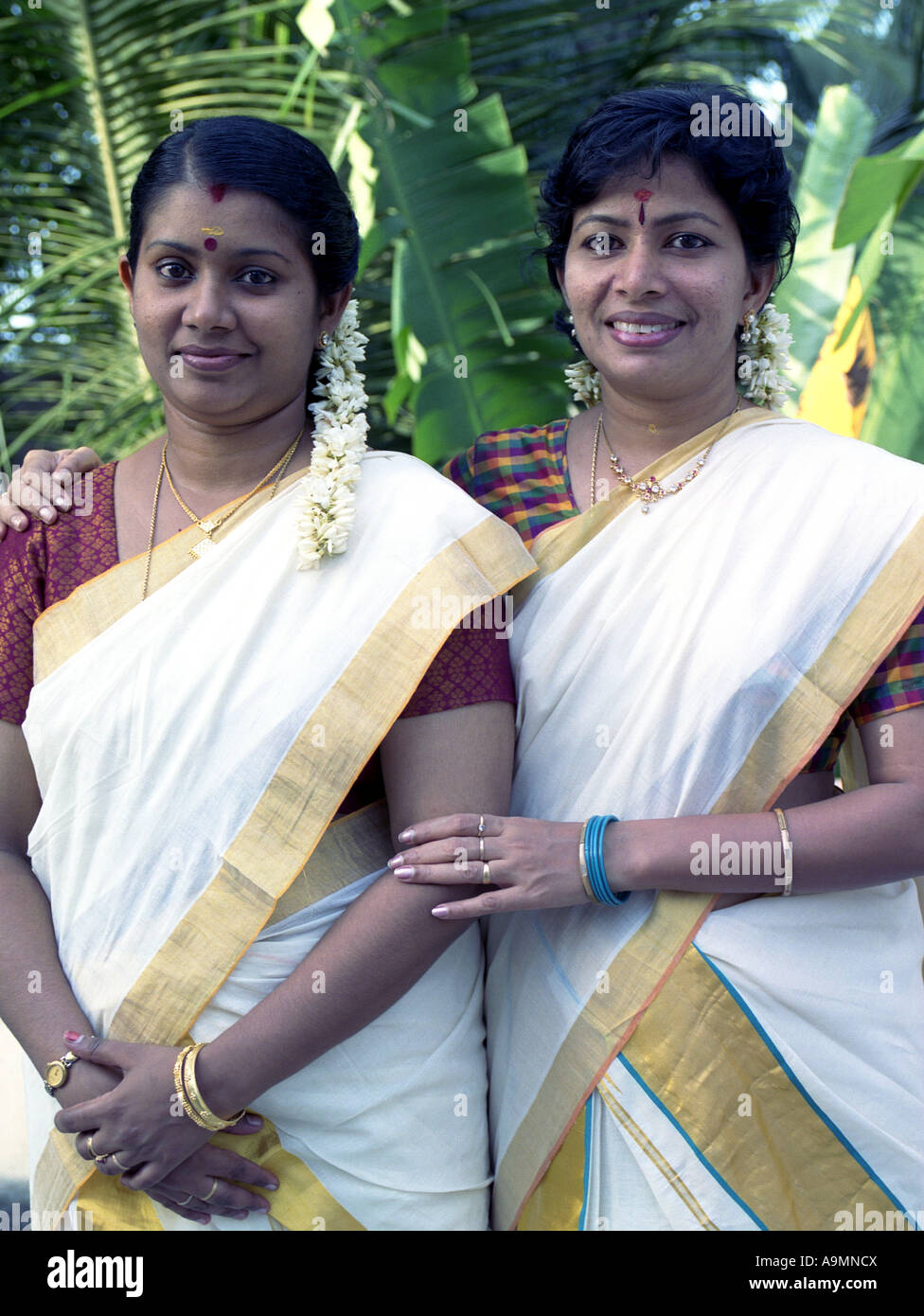 WOMEN IN TRADITIONAL KERALA DRESS Stock Photo 12400681 Alamy WOMEN IN TRADITIONAL KERALA DRESS Stock Photo 12400681 Alamy