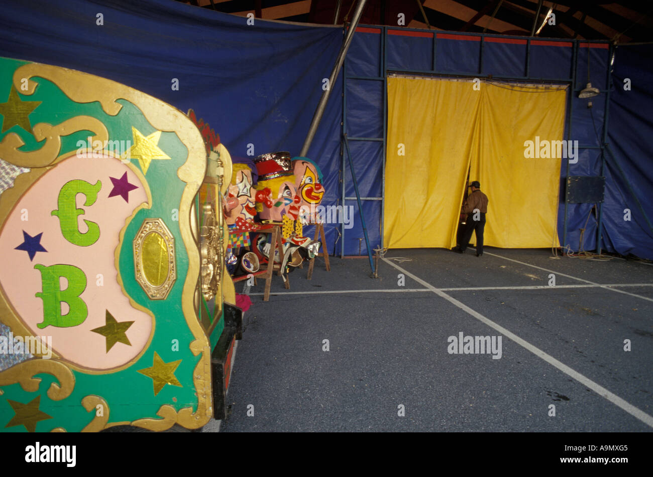 Clyde Beatty Cole Brothers Bros. Circus largest traveling show under canvas America United