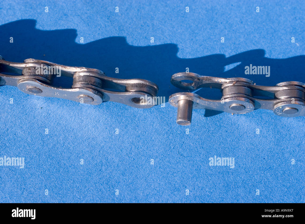 Weakest link broken bicycle chain with link Stock Photo - Weakest Link Broken Bicycle Chain With Link A9N9X7