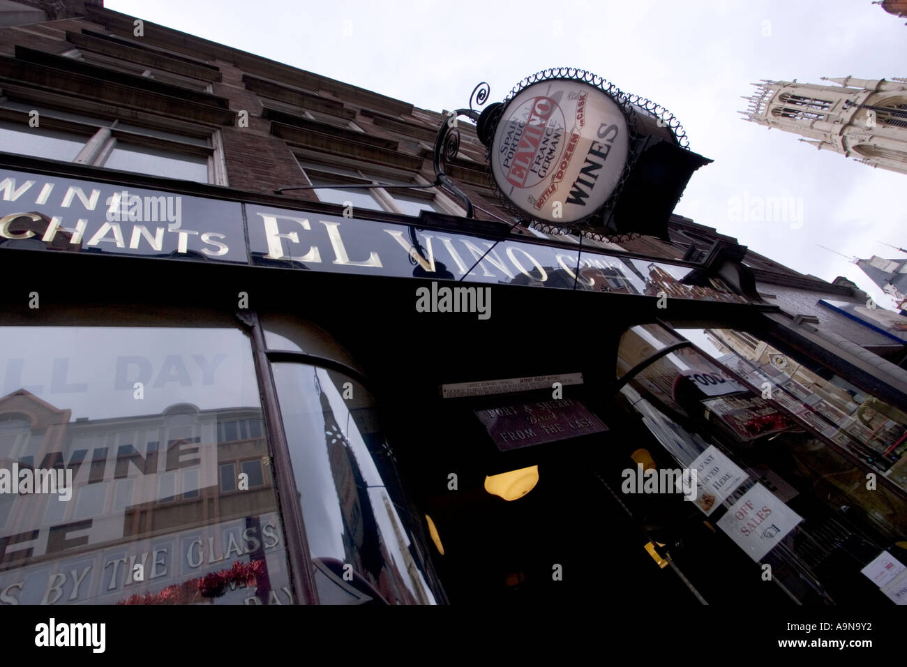 El Vinos Wine Merchant Fleet Street Landmark London UK Stock Photo Alamy