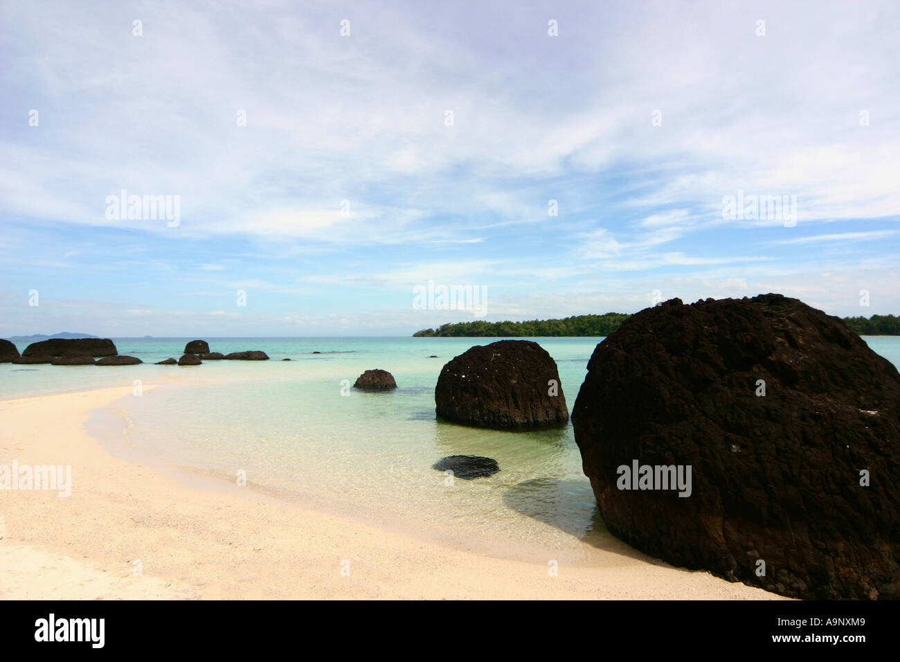 Black rocks hi-res stock photography and images - Alamy