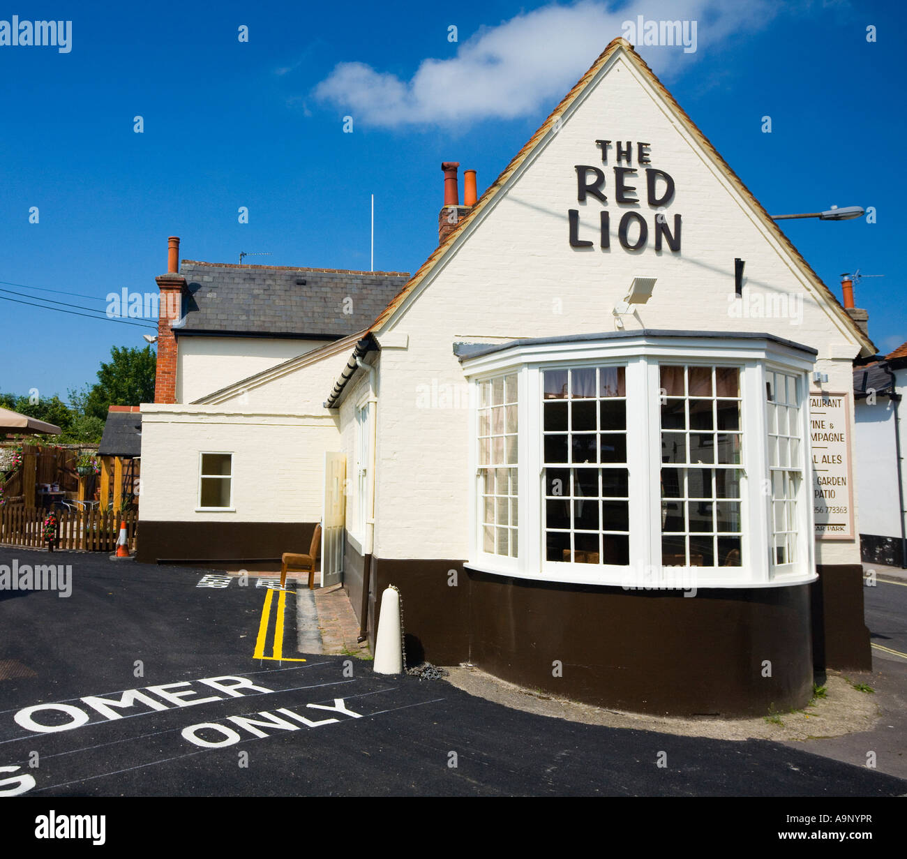 The Red Lion pub in Overton north Hampshire UK Stock Photo
