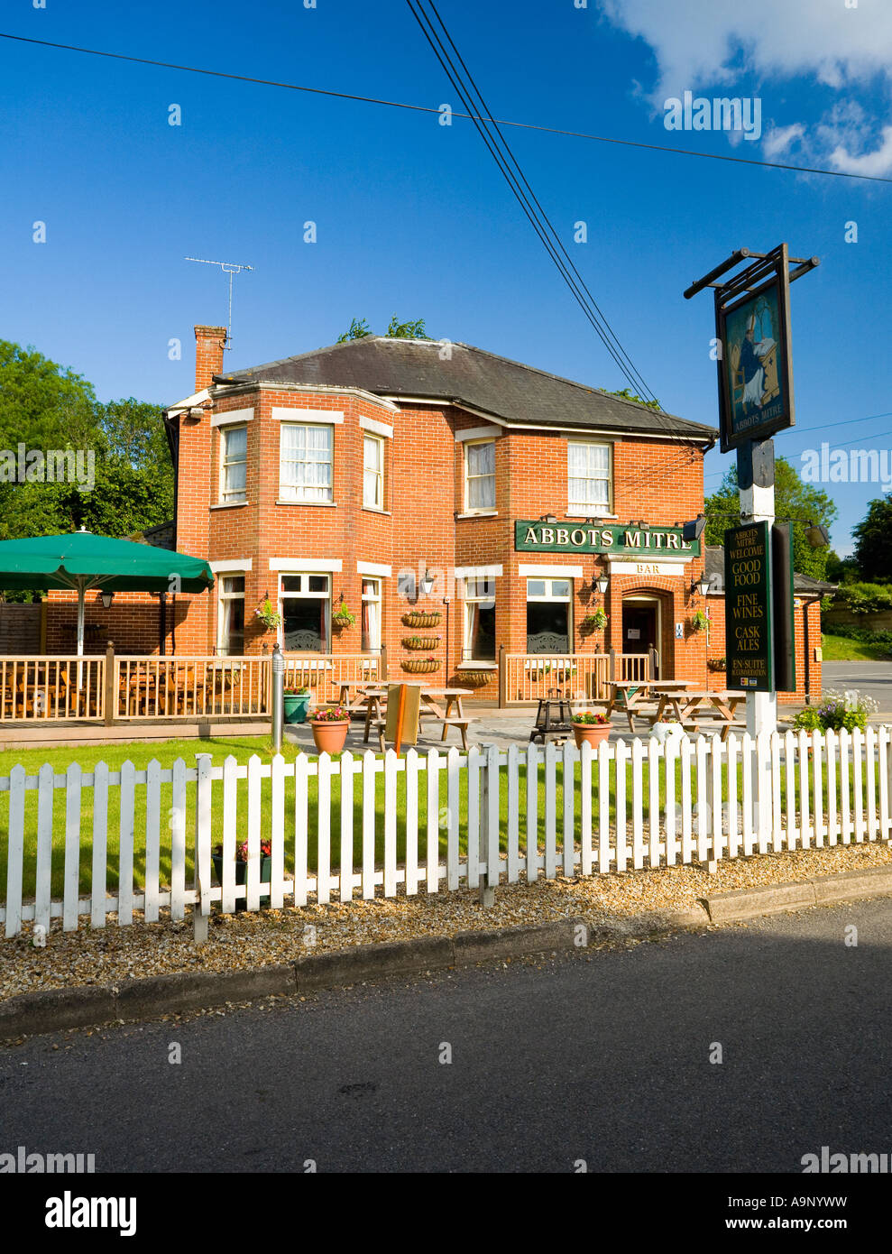 The Abbots Mitre pub in the centre of Chilbolton Hampshire UK Stock Photo