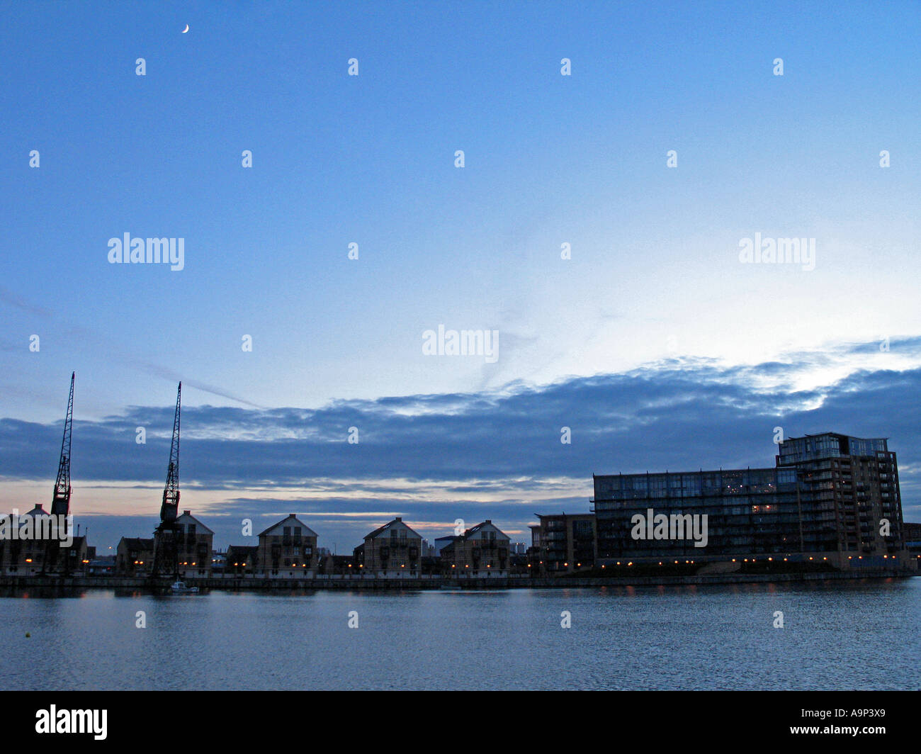 Industrial wharf london hi-res stock photography and images - Alamy