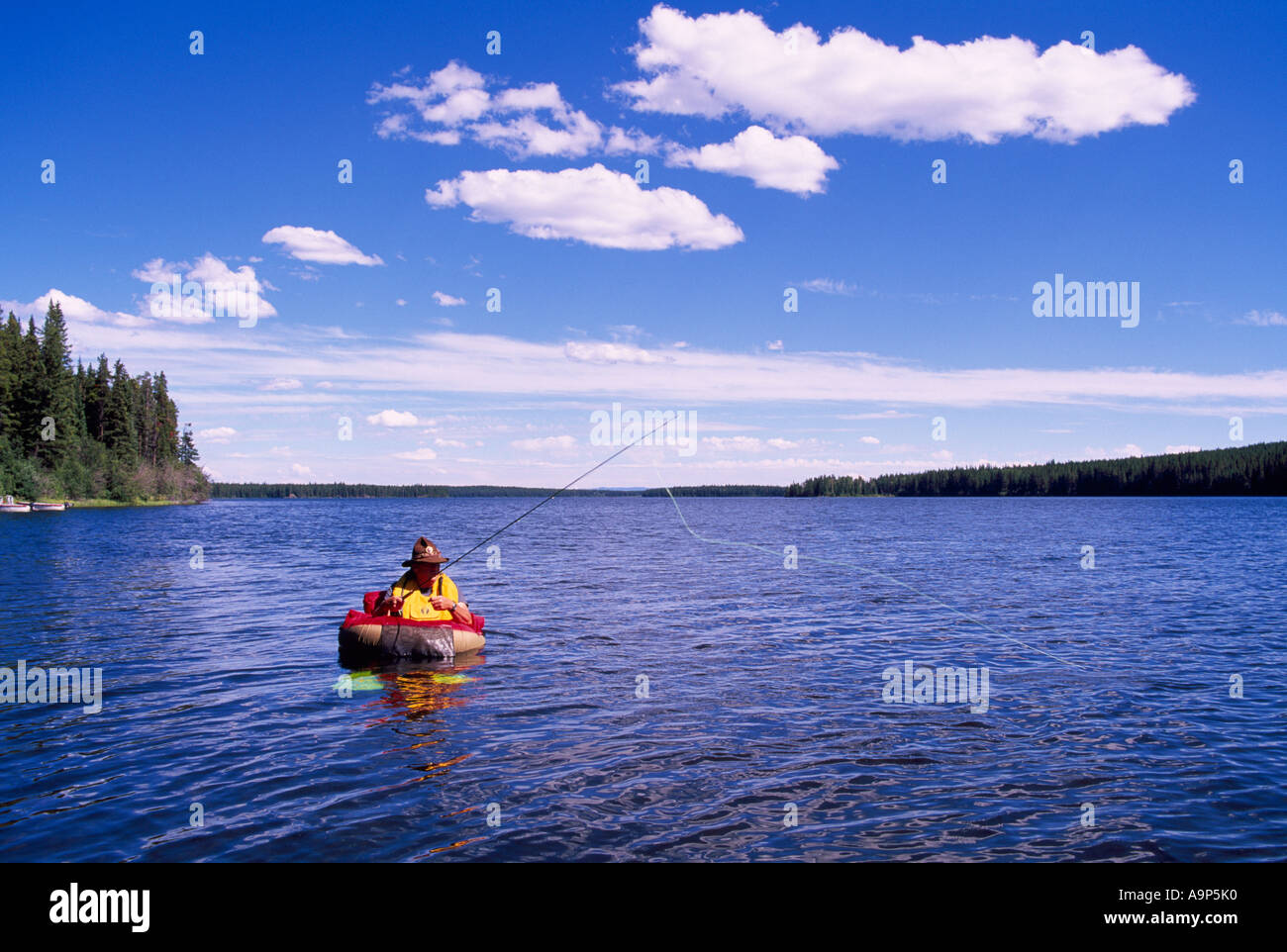 https://c8.alamy.com/comp/A9P5K0/fly-fisherman-in-a-belly-boat-fishing-for-trout-in-hi-hium-lake-in-A9P5K0.jpg