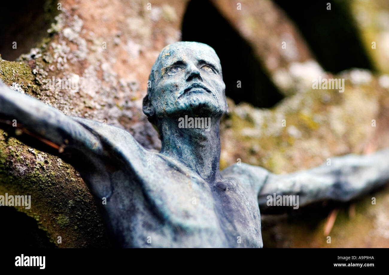 Statue of Jesus christ on a grave stone Stock Photo - Alamy