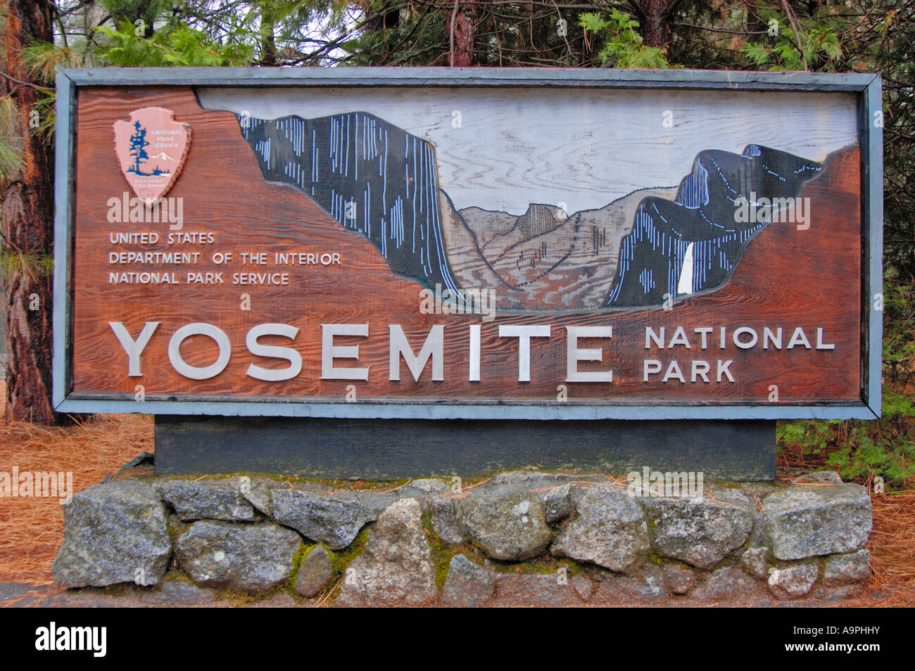 Entrance sign yosemite national park hi-res stock photography and ...