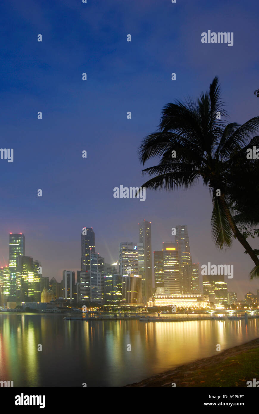 Shopping mall in sentosa singapore hi-res stock photography and images ...