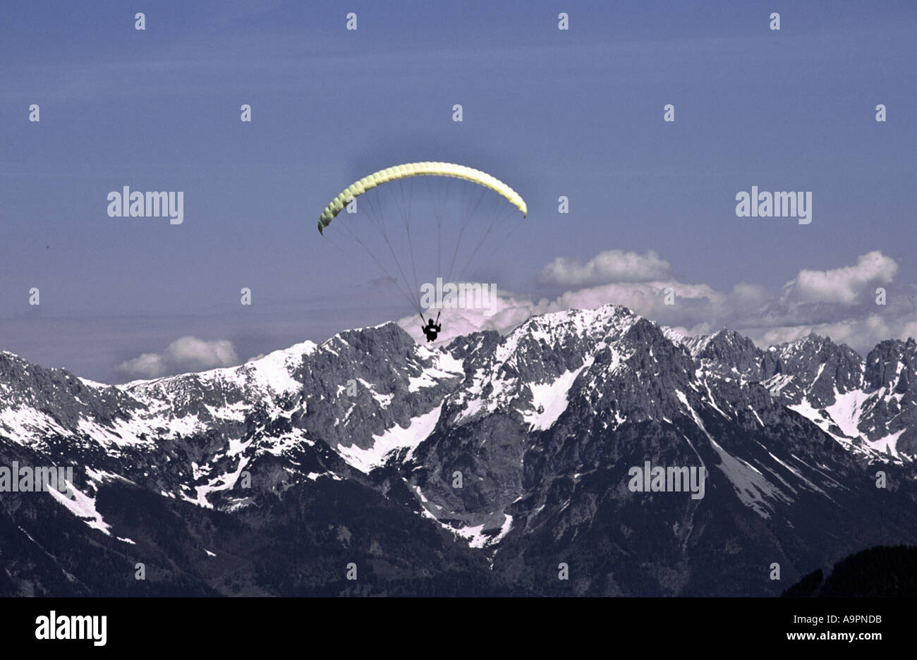 Hang gliding at high altitude hires stock photography and images Alamy