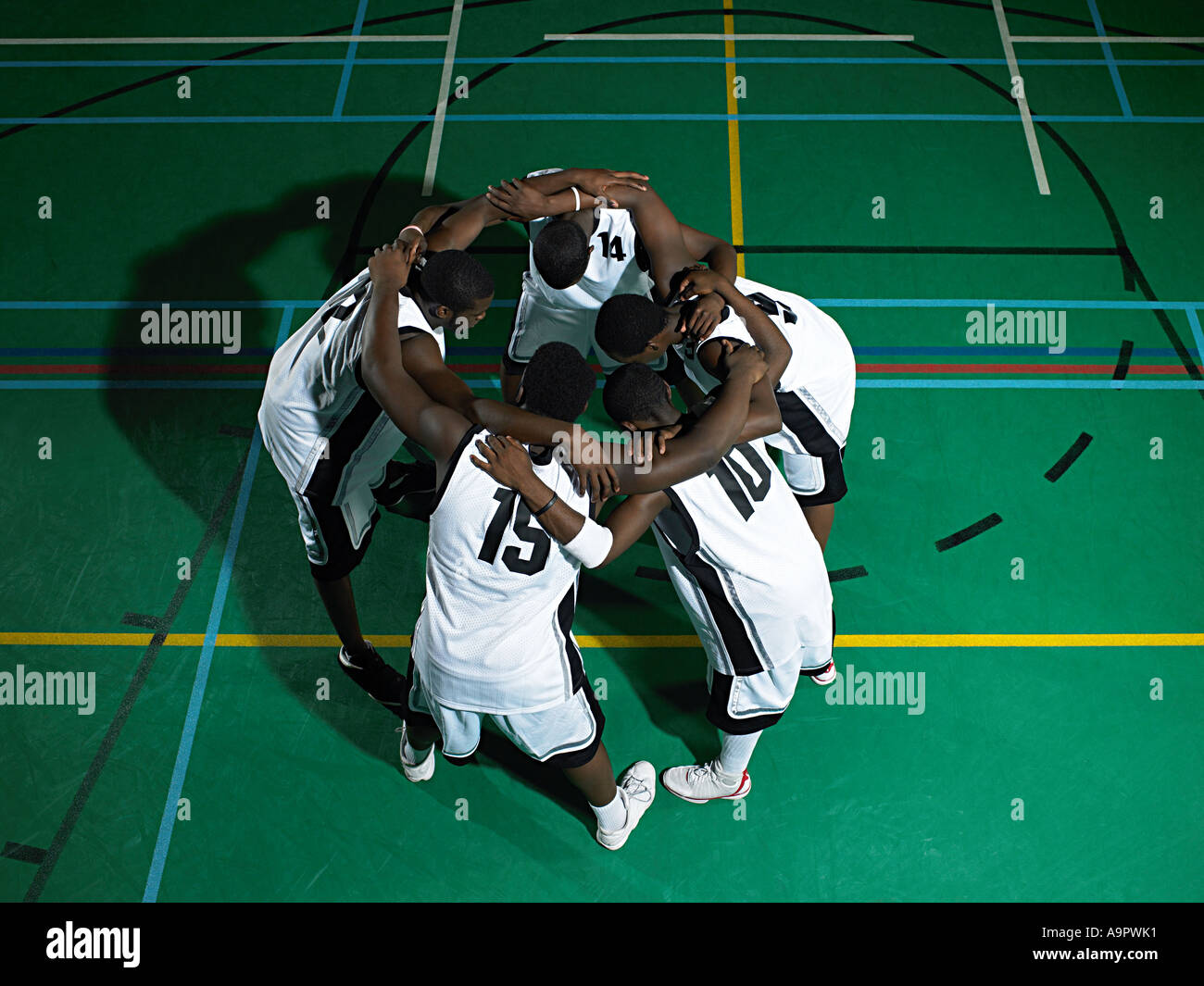 Basketball players huddling Stock Photo Alamy