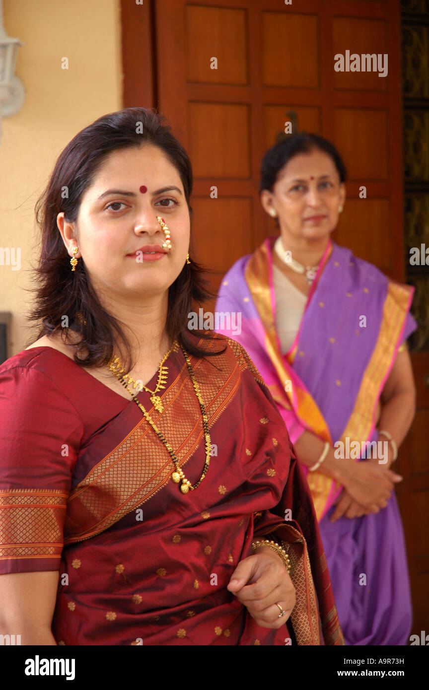 Indian woman in traditional clothing Stock Photo - Alamy
