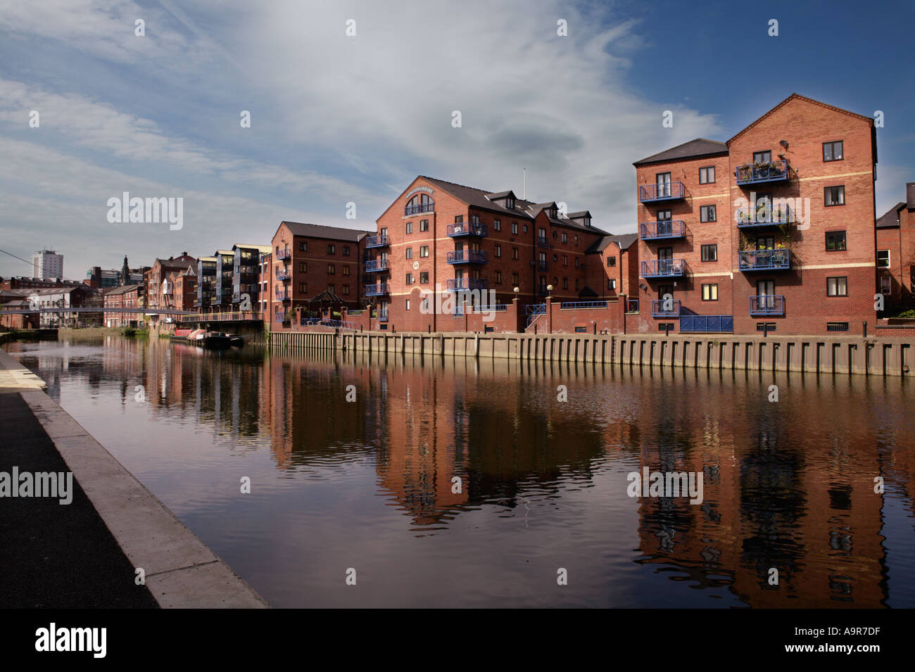 LUXURY APARTMENT DEVELOPMENT CLARENCE DOCK LEEDS YORKSHIRE ENGLAND