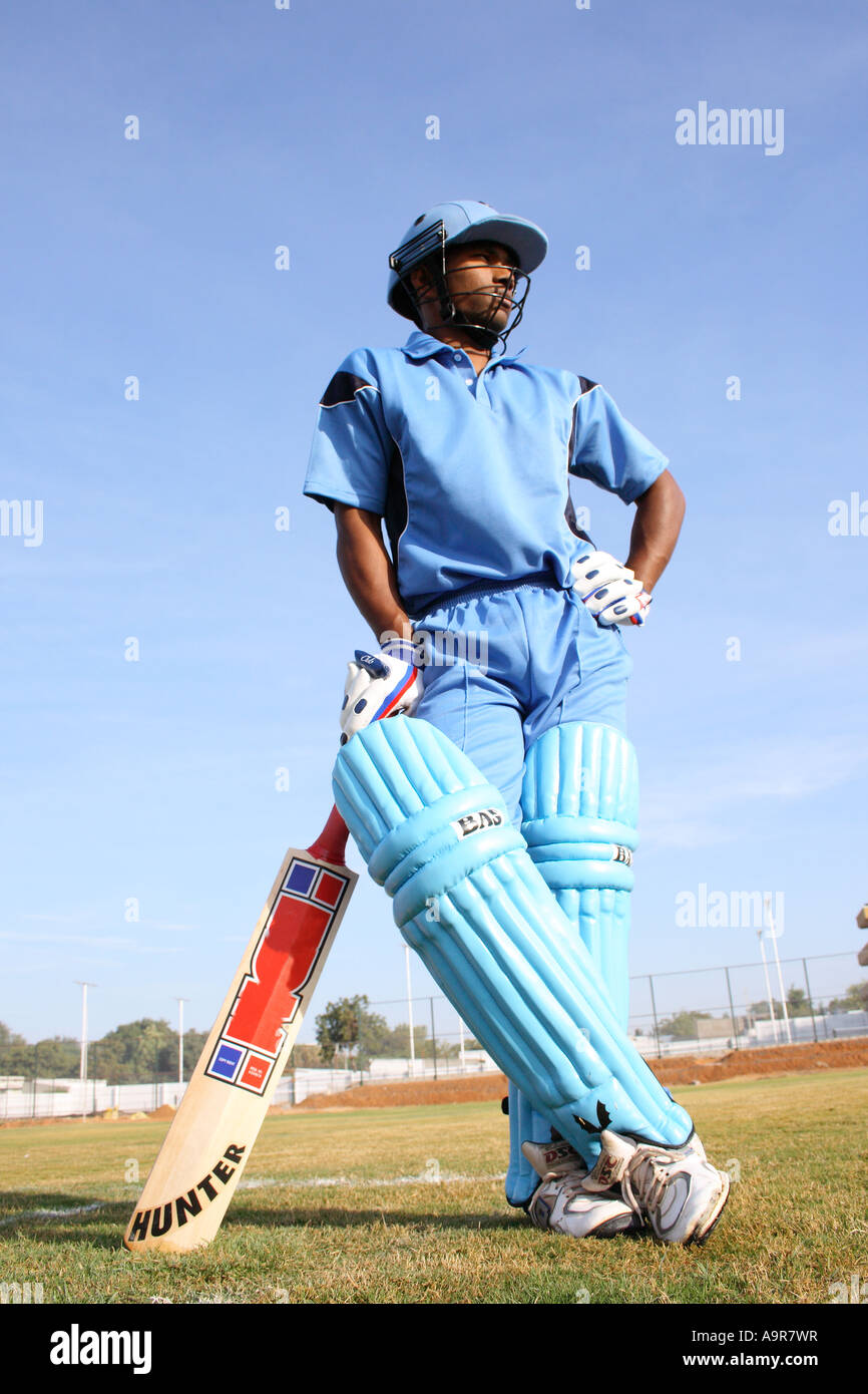 Cricket bat and pads hi-res stock photography and images - Alamy