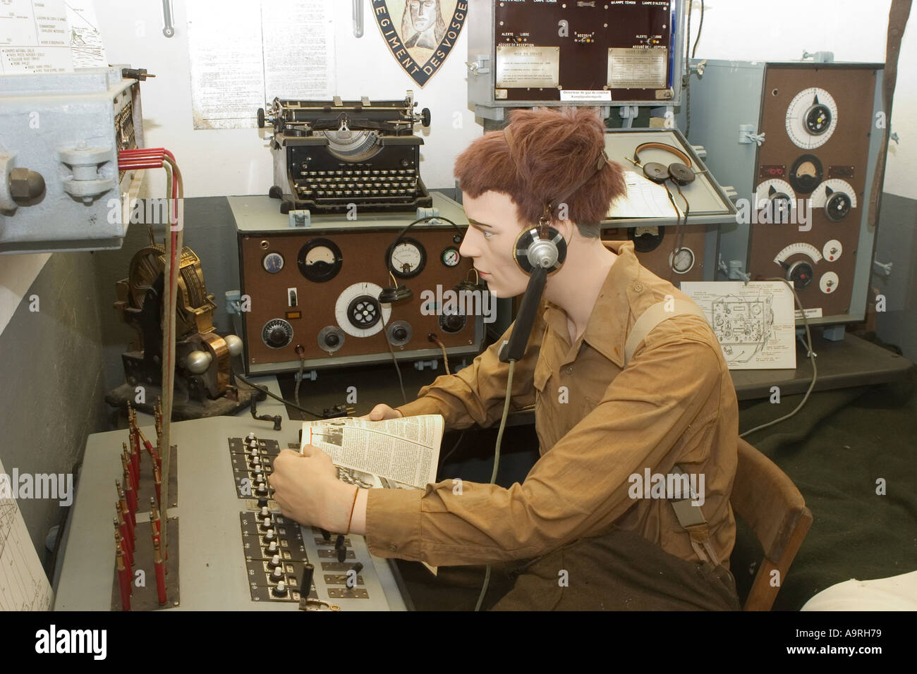 Radio transmitter world war 2 hi-res stock photography and images - Alamy