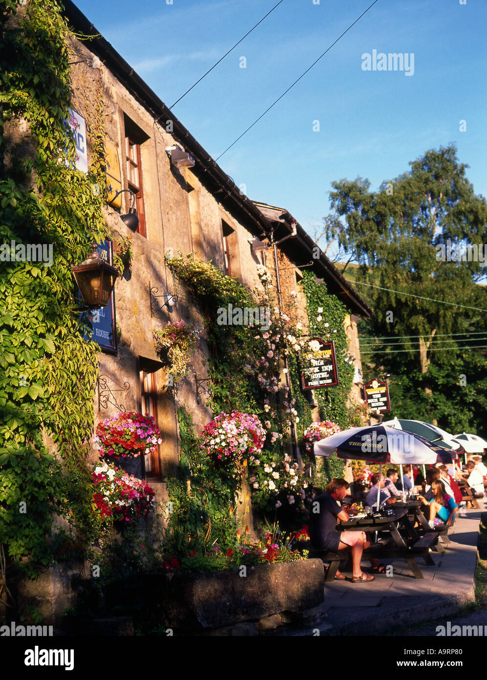 Customers outside The Buck Inn at Buckden Stock Photo