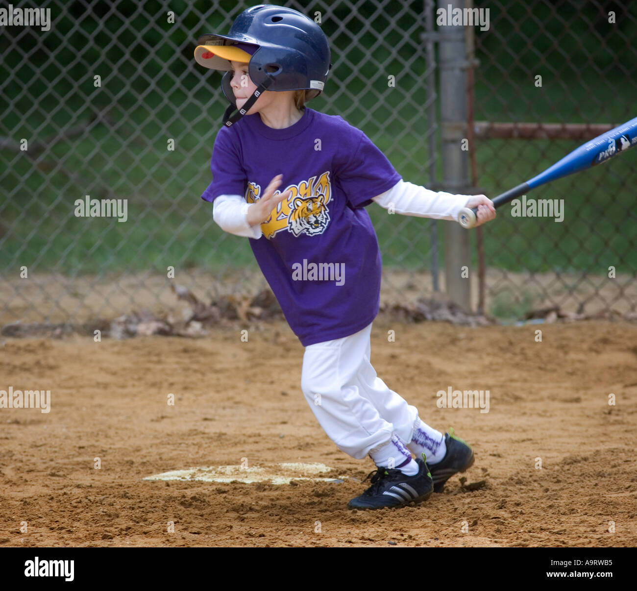 Young girl hitting softball hires stock photography and images Alamy
