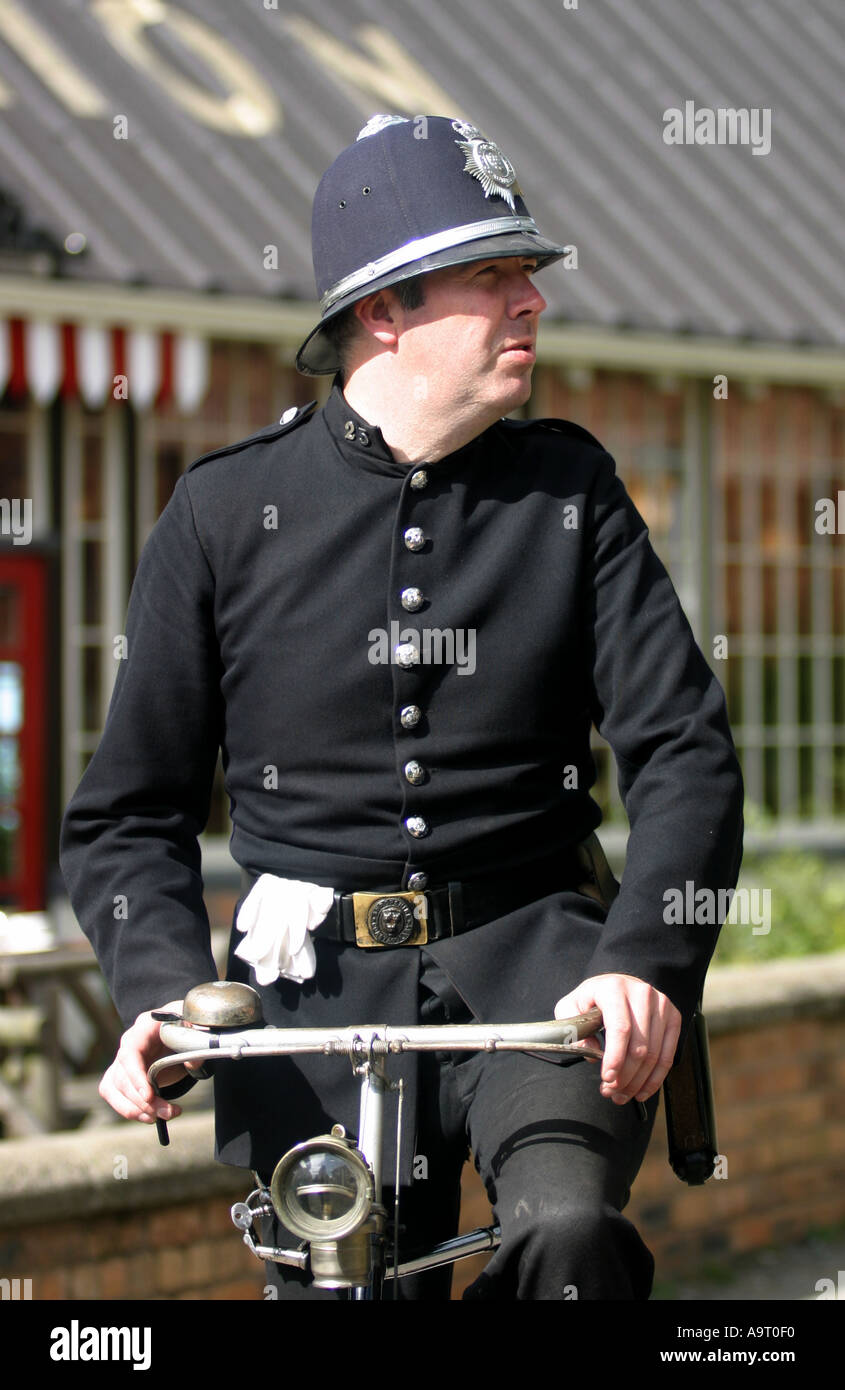 Bobby policeman hi-res stock photography and images - Alamy
