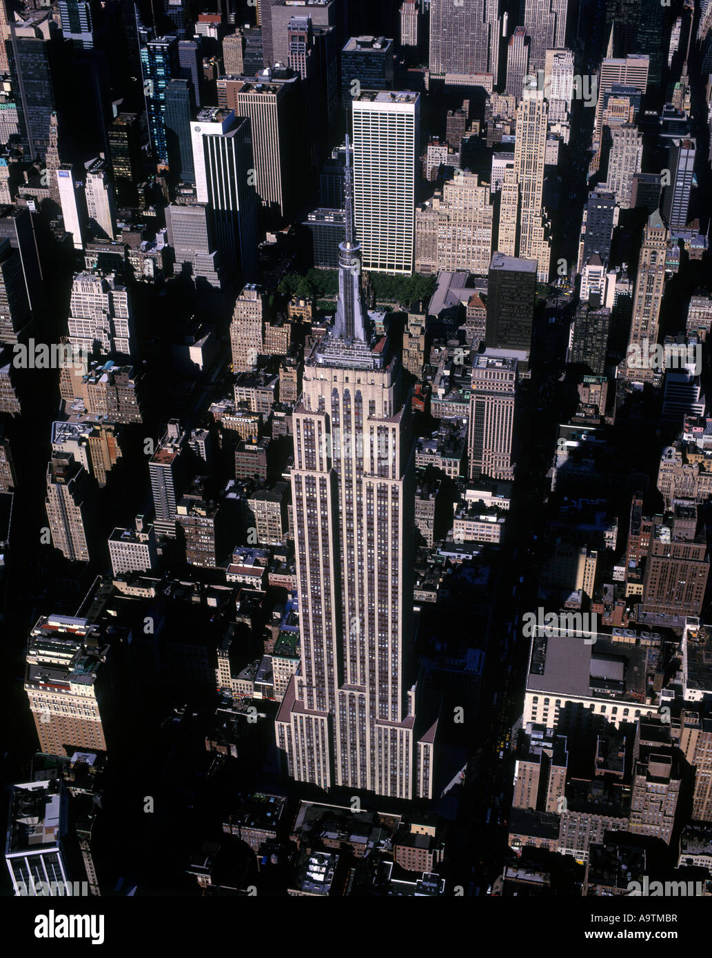 EMPIRE STATE BUILDING (©SHREVE LAMB & HARMON 1931) MIDTOWN MANHATTAN