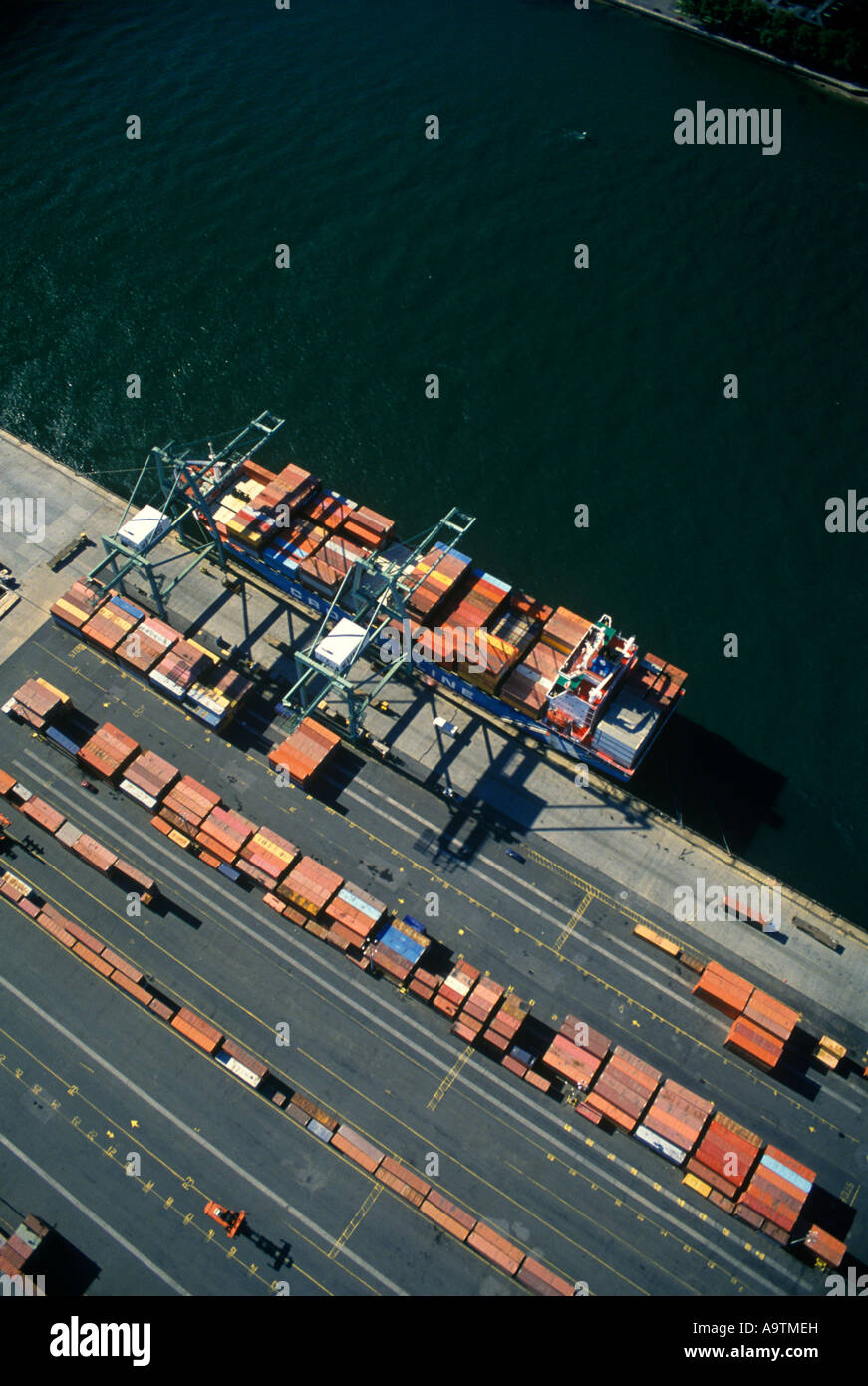 AERIAL DOCKED SHIP LOADING RED HOOK CONTAINER TERMINAL NEW YORK HARBOR BROOKLYN USA Stock Photo