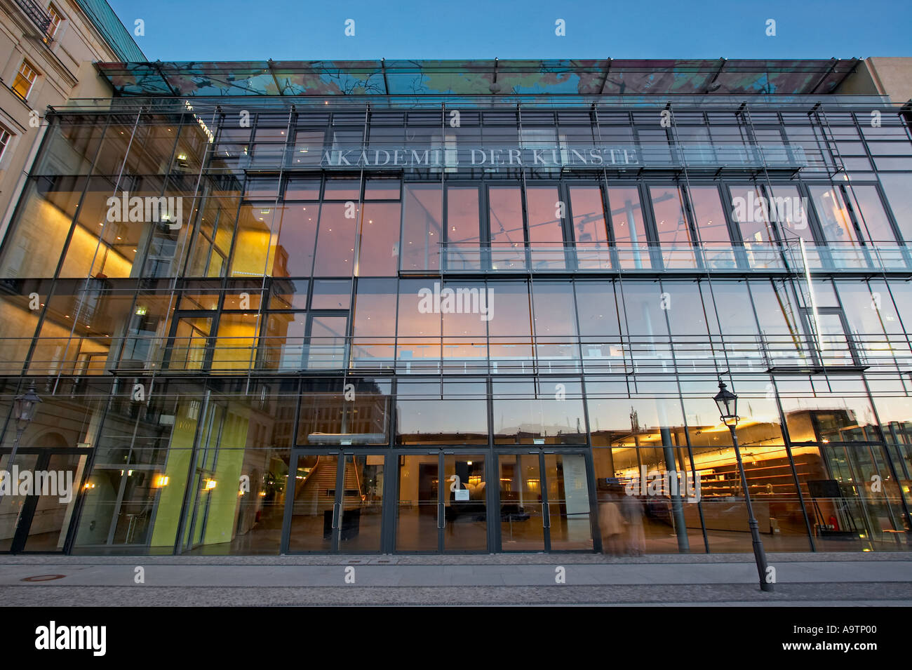 Berlin Akademie der Kuenste academy of art Paris square Architekt Guenter Behnisch Stock Photo