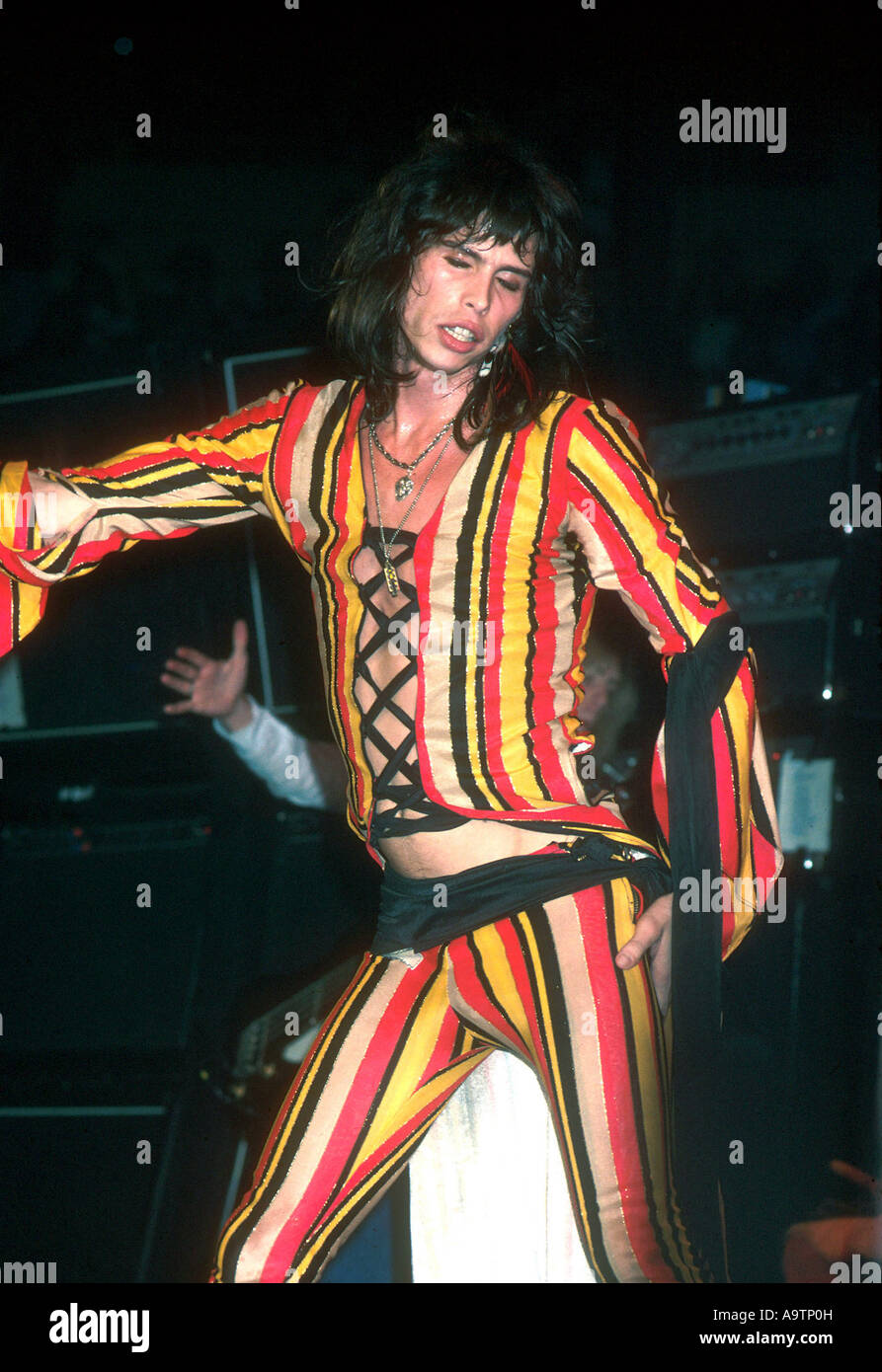 Steven tyler 1970s hi-res stock photography and images - Alamy