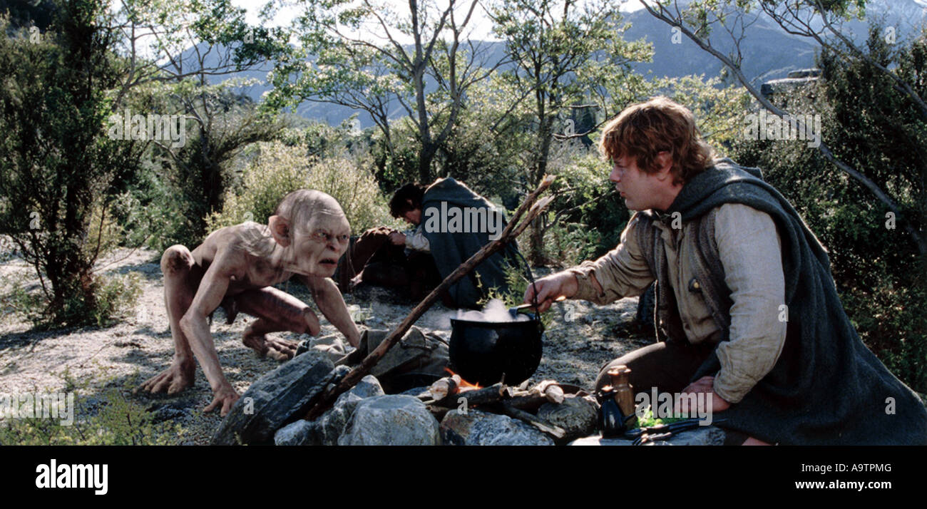 LORD OF THE RINGS : THE TWO TOWERS - 2002 Entertainment/NewLine film with Sean Astin at right and Gollum Stock Photo